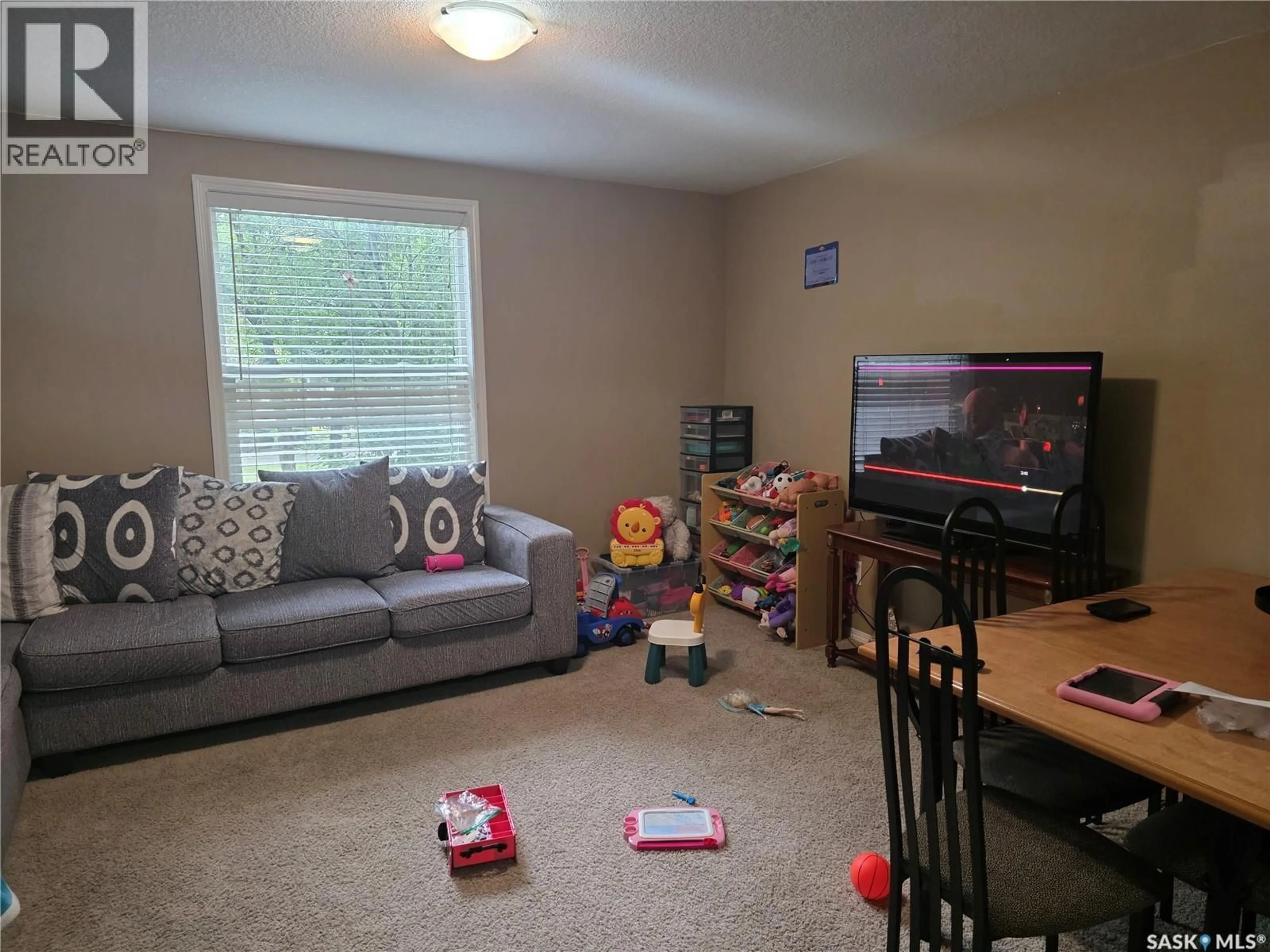 A pic of a room for 1415 VICTORIA AVENUE, Regina Saskatchewan S4P1P8