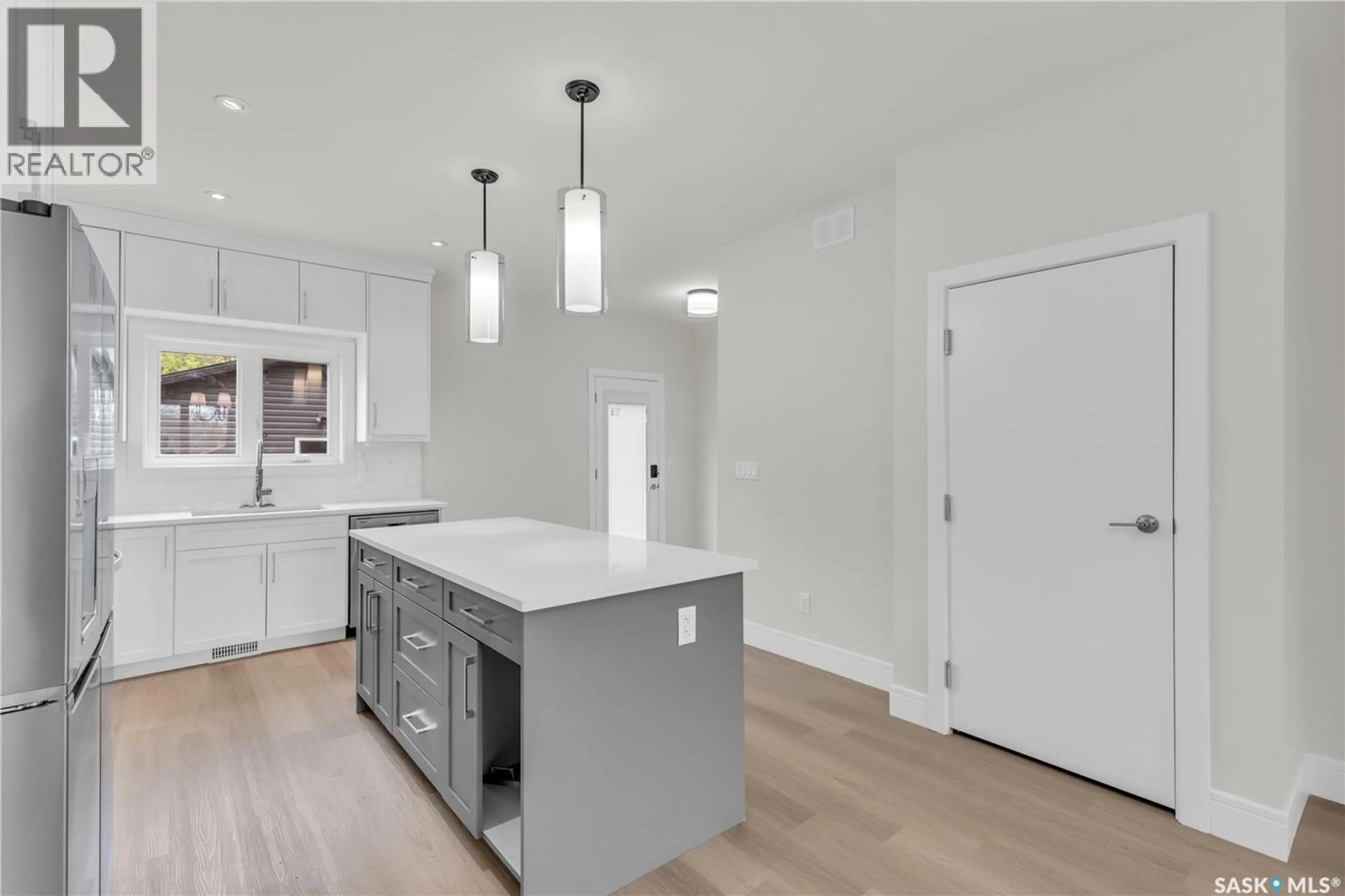 Open concept kitchen, unknown for 534 K AVENUE, Saskatoon Saskatchewan S7L2M7