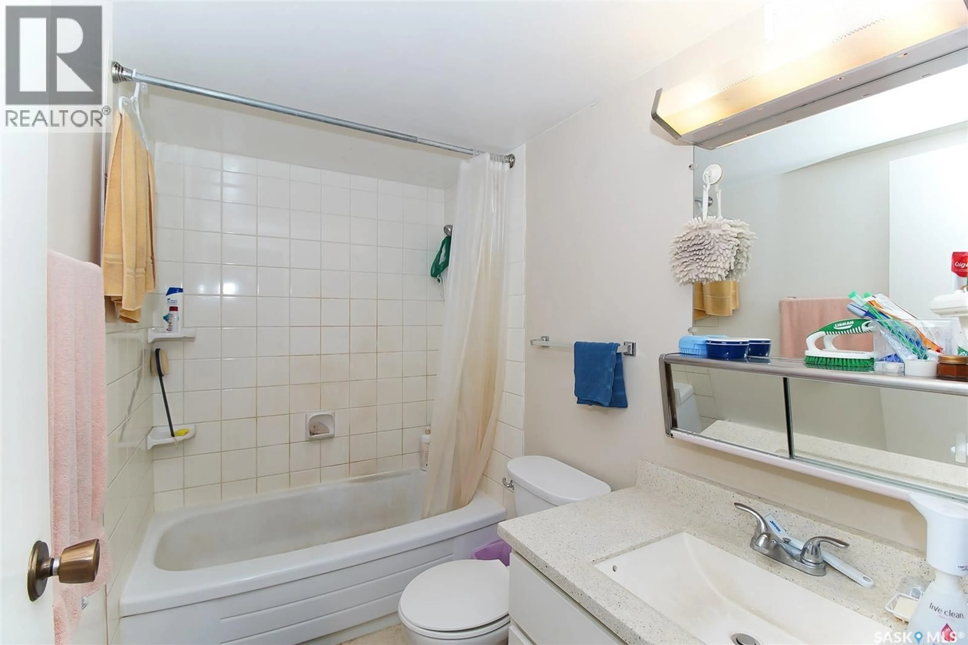 Standard bathroom, ceramic/tile floor for 34 39 CENTENNIAL STREET, Regina Saskatchewan S4S6P8