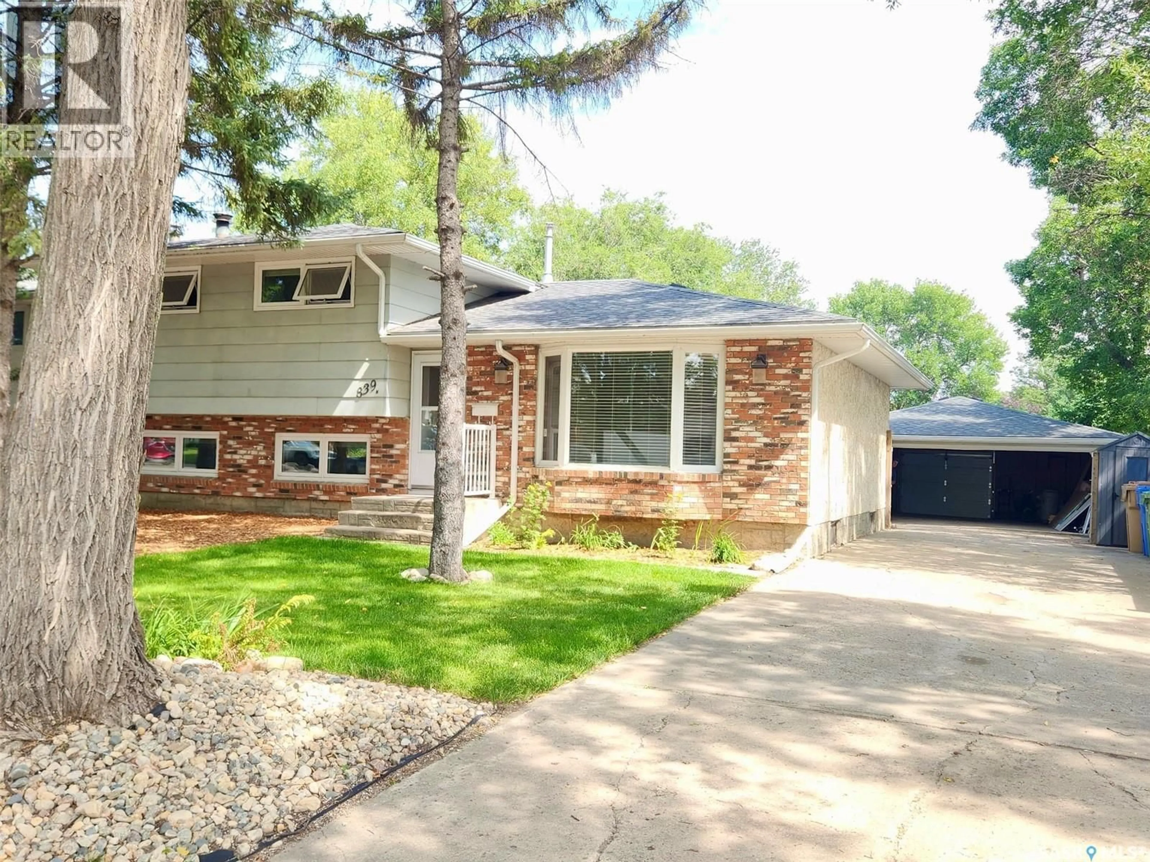 Home with vinyl exterior material, street for 839 MCINTOSH STREET, Regina Saskatchewan S4R6H1