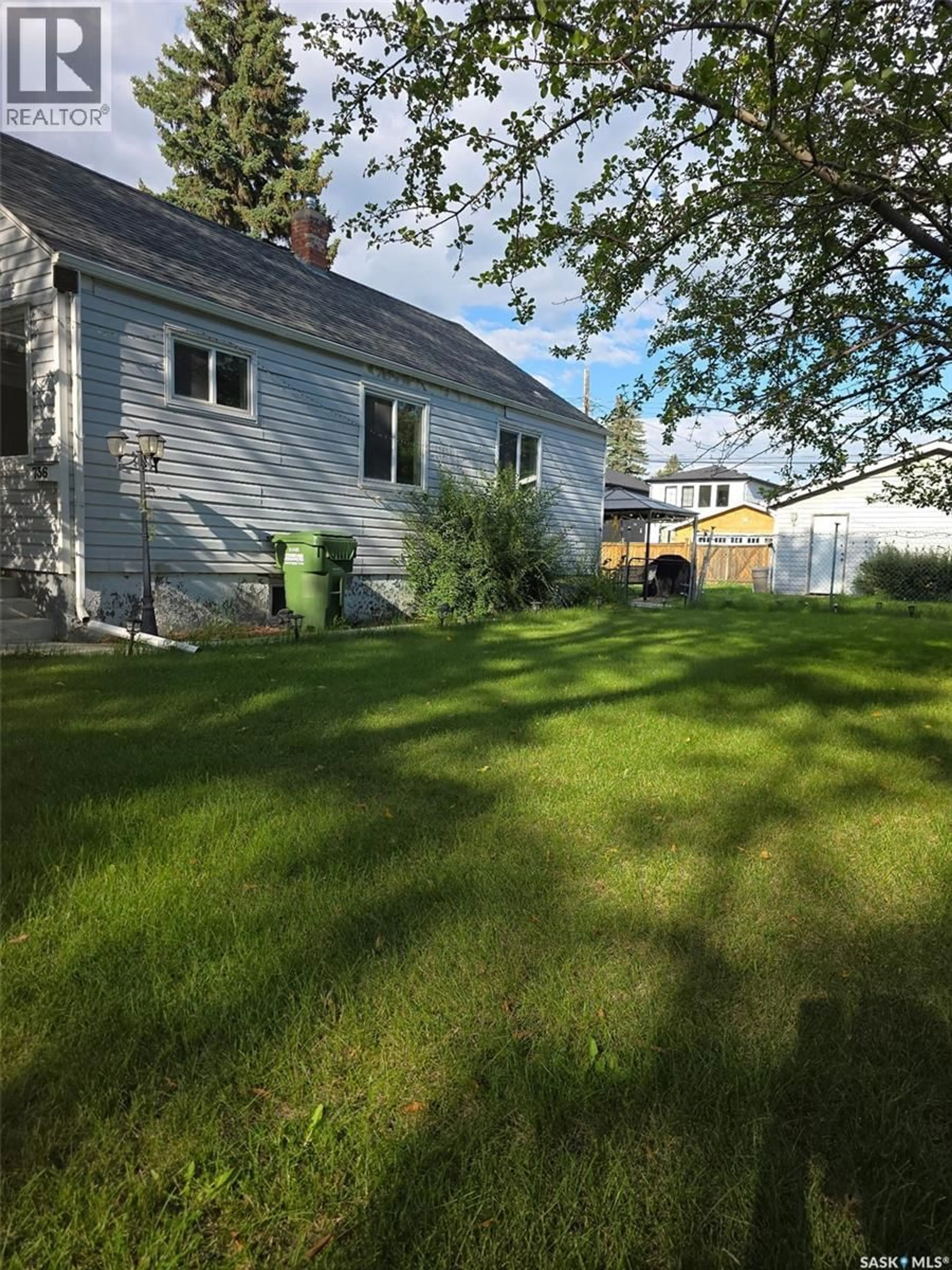 A pic from outside/outdoor area/front of a property/back of a property/a pic from drone, street for 736 I AVENUE, Saskatoon Saskatchewan S7M1Y9