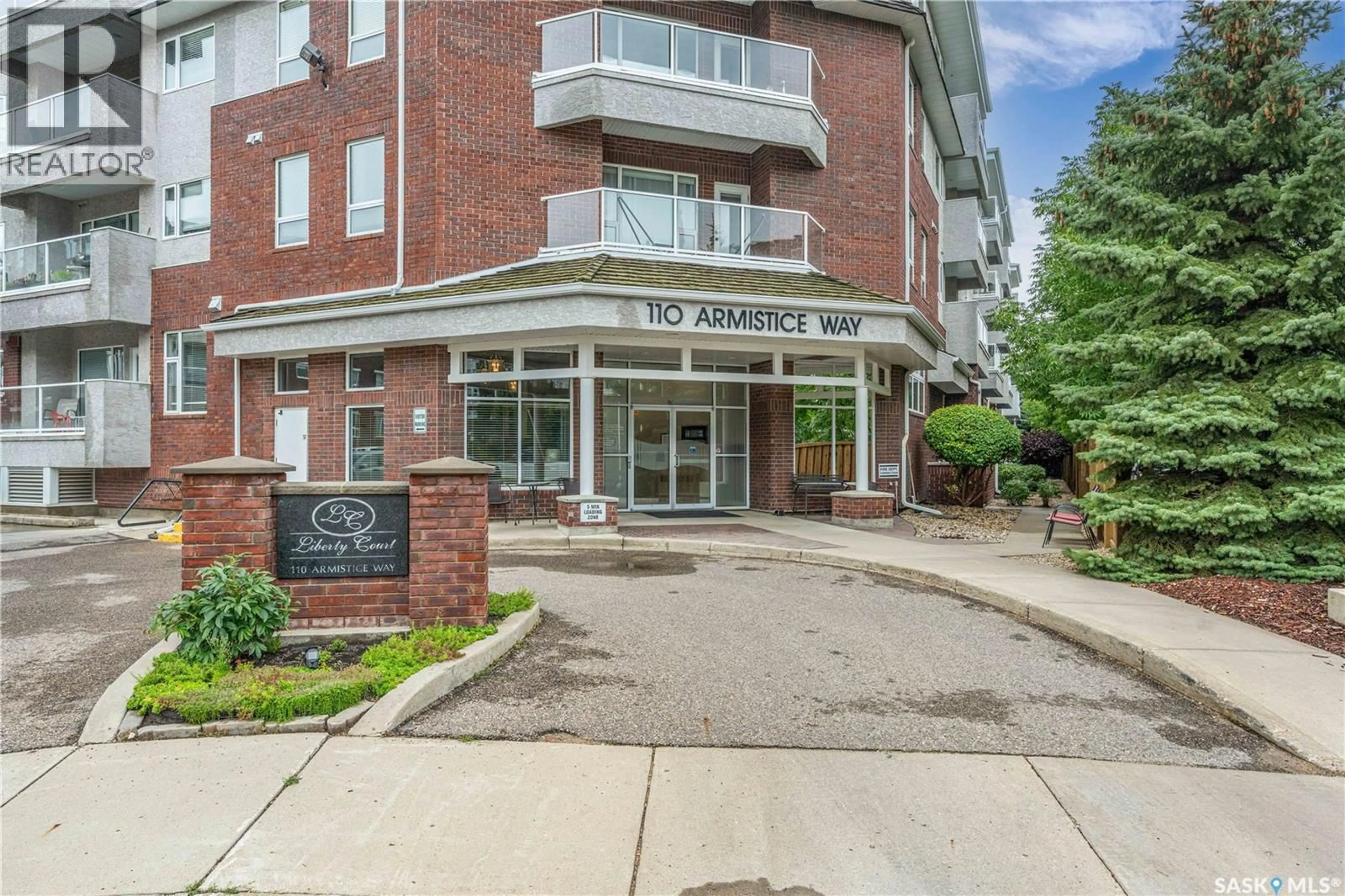 Indoor foyer for 110 - 110 ARMISTICE WAY, Saskatoon Saskatchewan S7J5L8