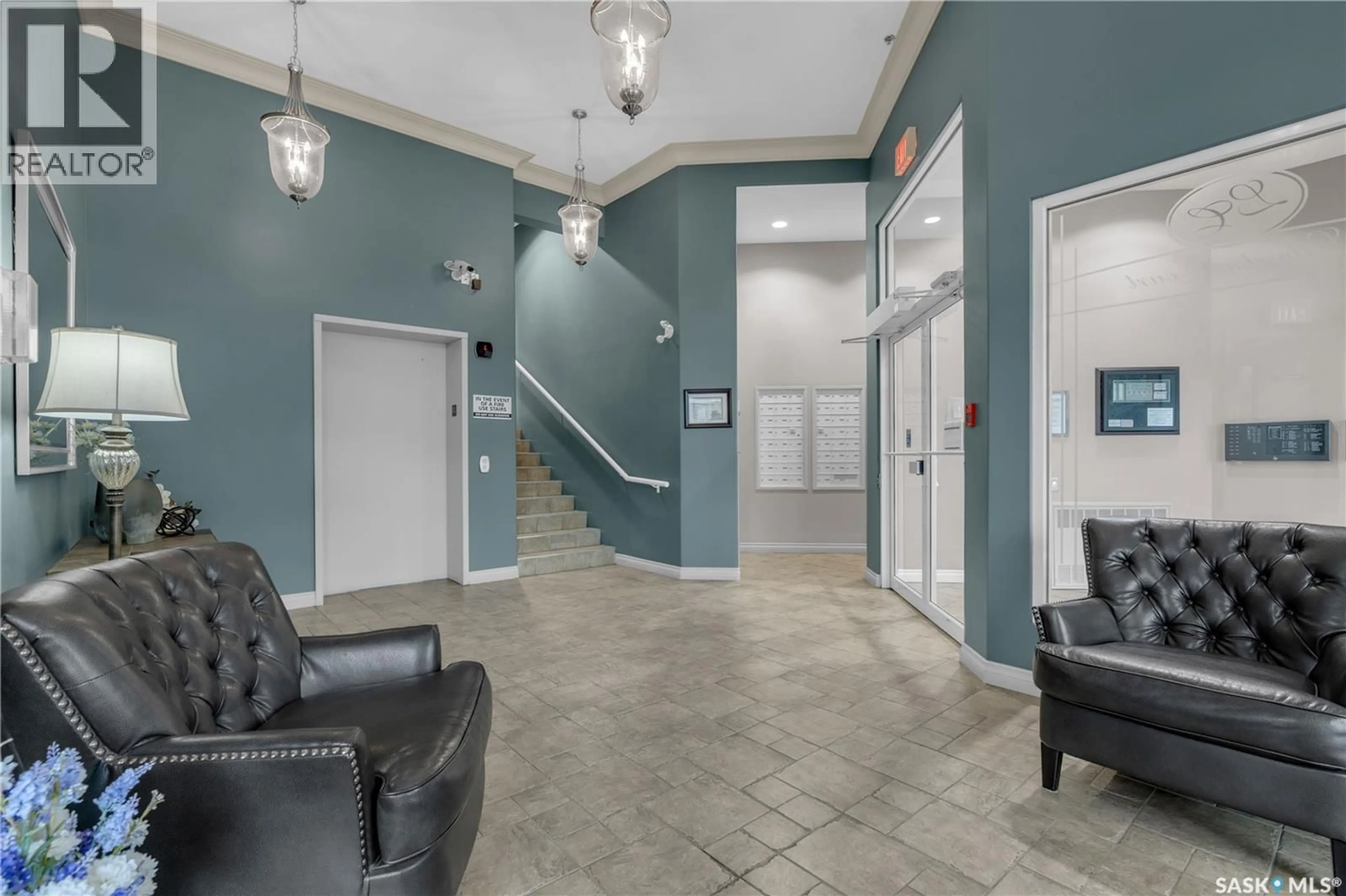 Indoor foyer for 110 - 110 ARMISTICE WAY, Saskatoon Saskatchewan S7J5L8