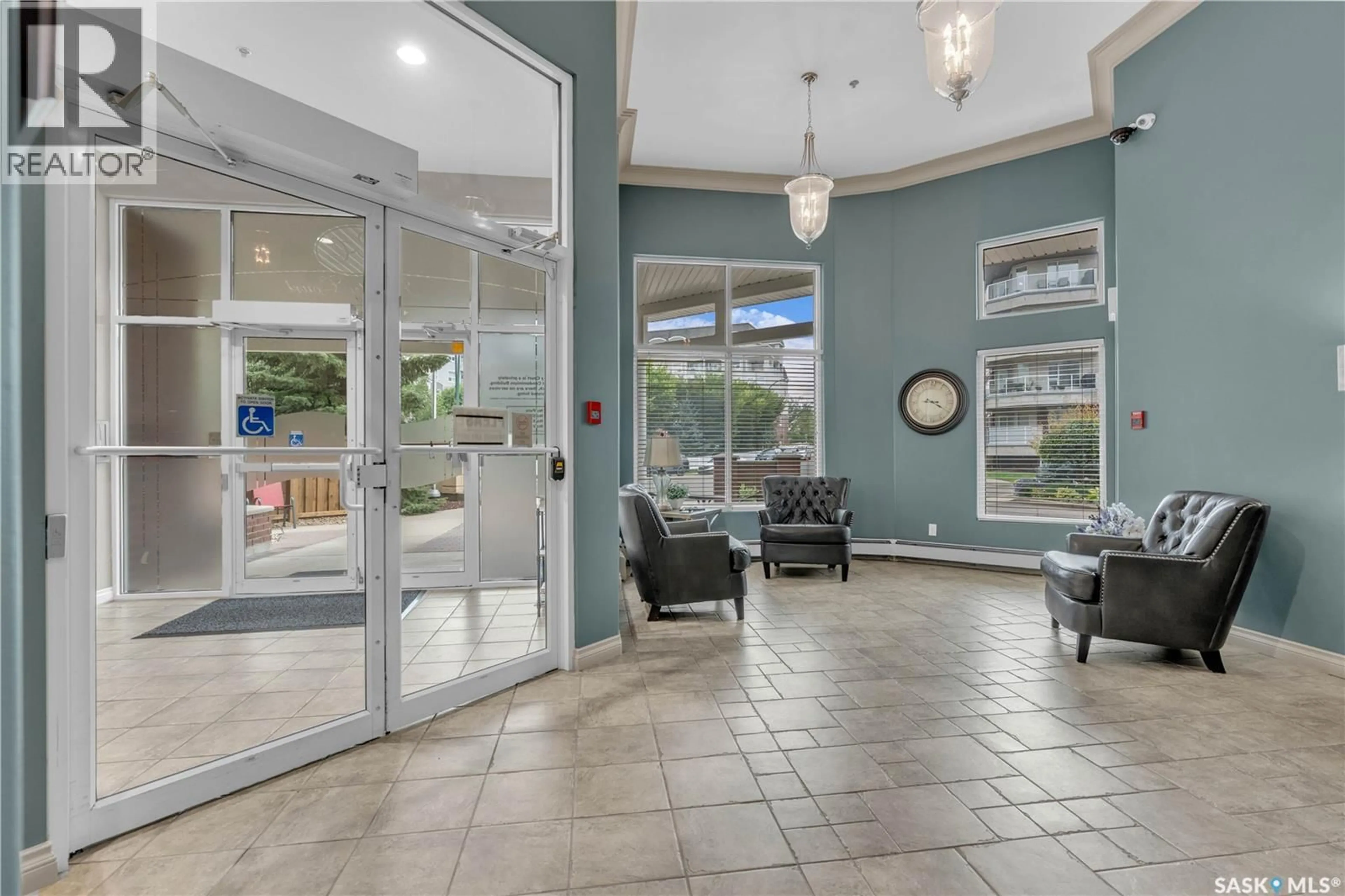 Indoor foyer for 110 - 110 ARMISTICE WAY, Saskatoon Saskatchewan S7J5L8