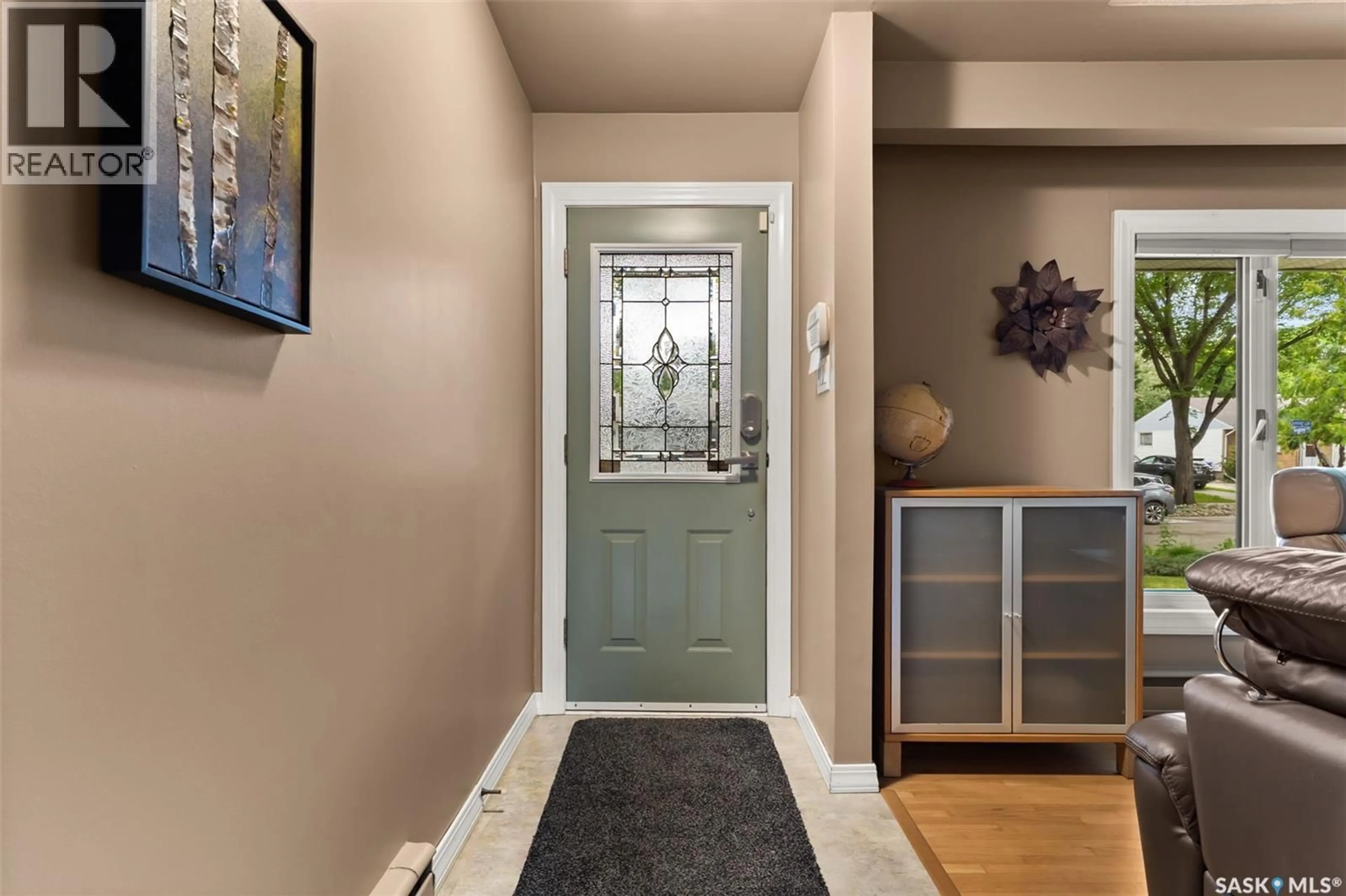Indoor entryway for 86 LANGLEY STREET, Regina Saskatchewan S4S2R1