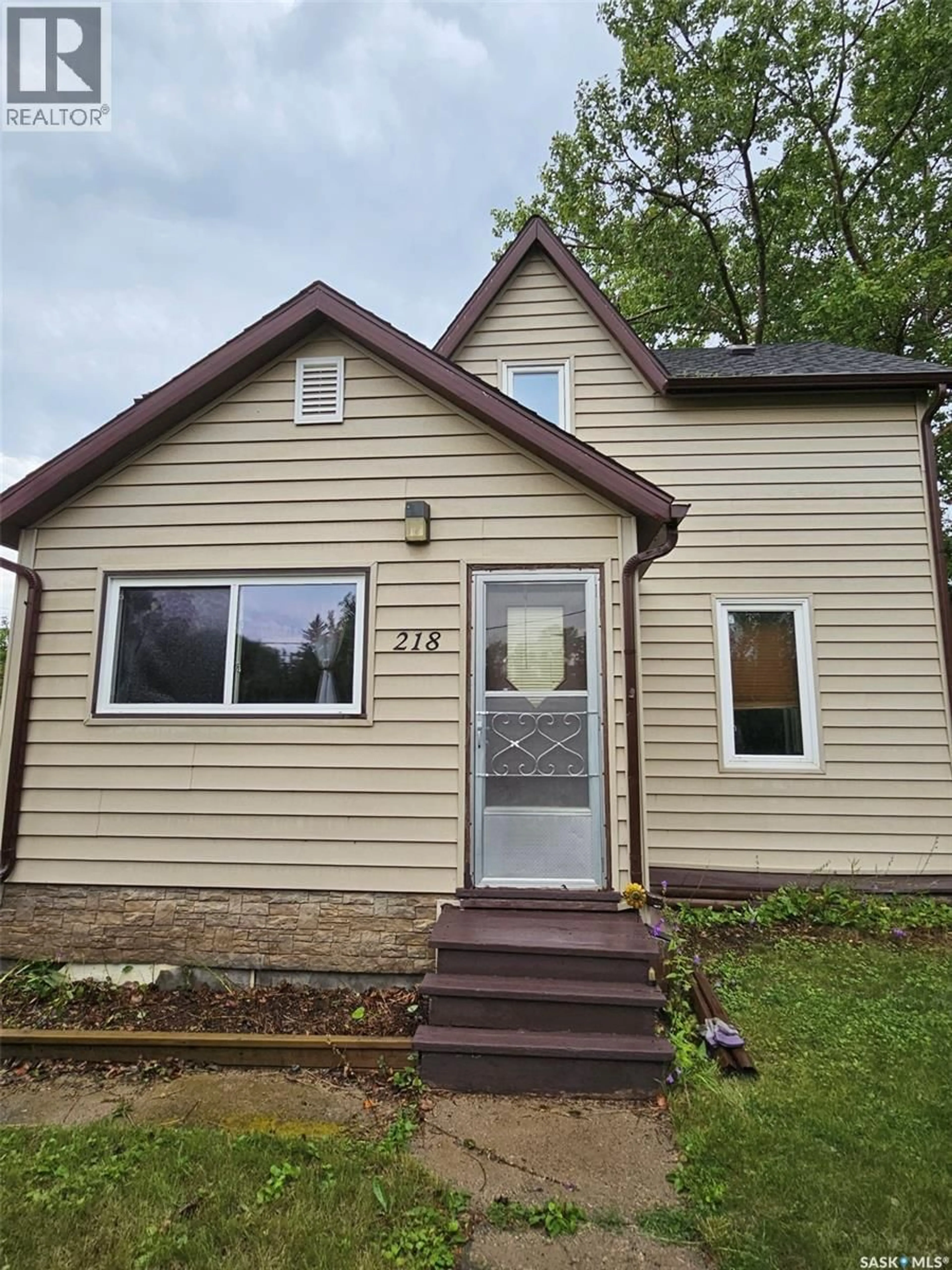 Home with vinyl exterior material, building for W - 218 7TH STREET, Carlyle Saskatchewan S0C0R0