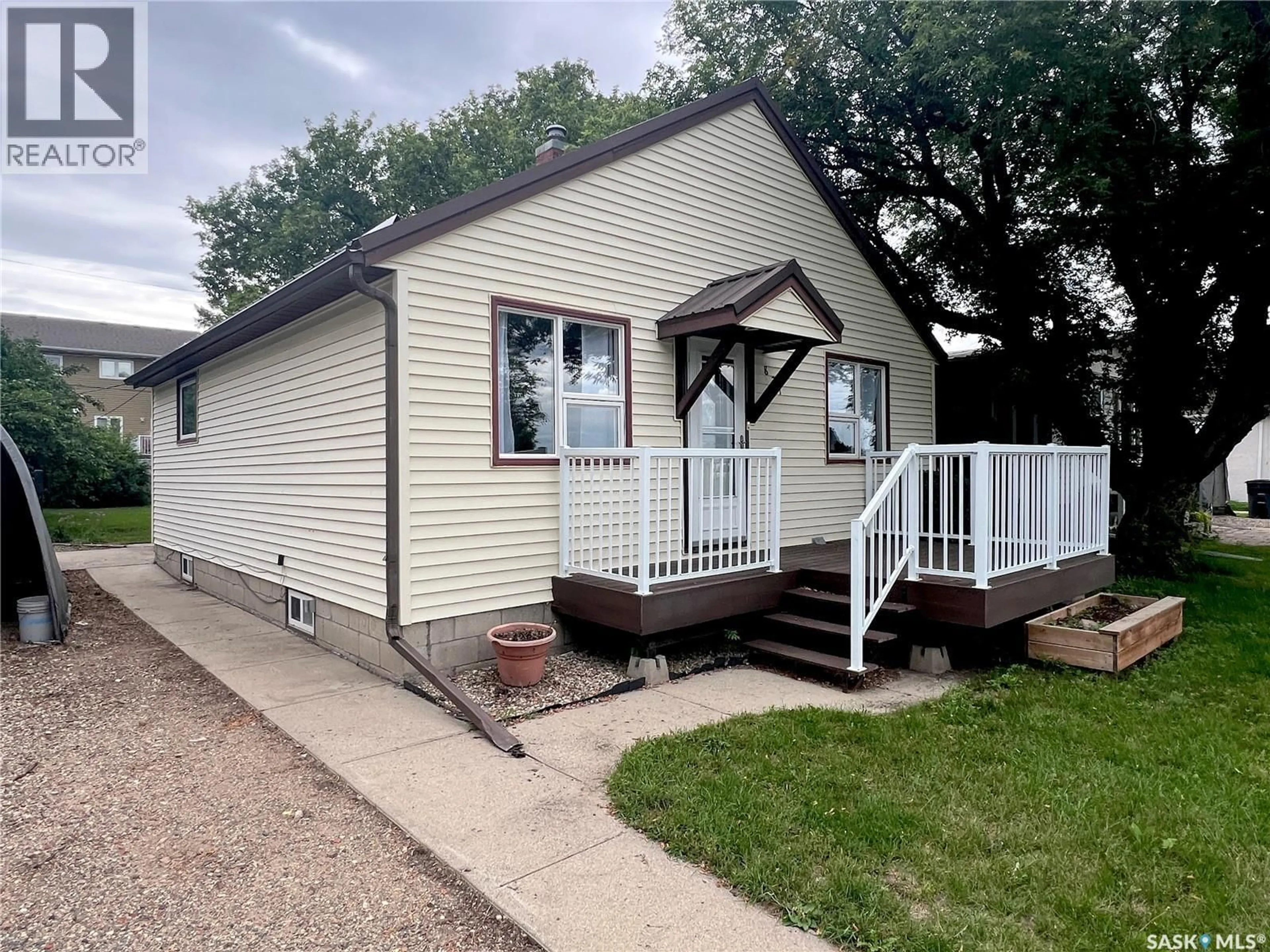 Home with vinyl exterior material, street for 821 VALLEY STREET, Estevan Saskatchewan S4A0C8