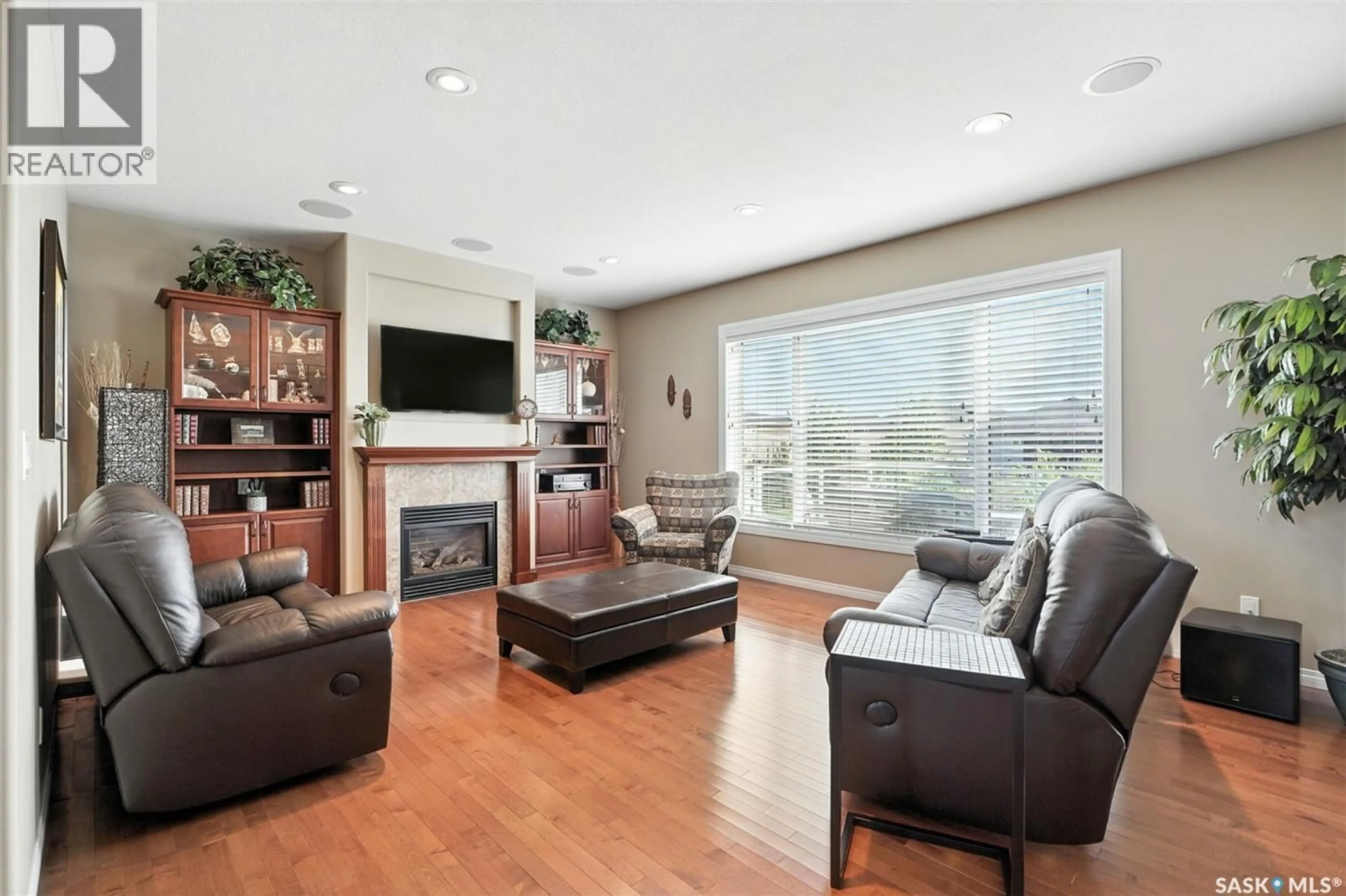 Living room with furniture, wood/laminate floor for 511 WATERS CRESCENT, Saskatoon Saskatchewan S7W0A6