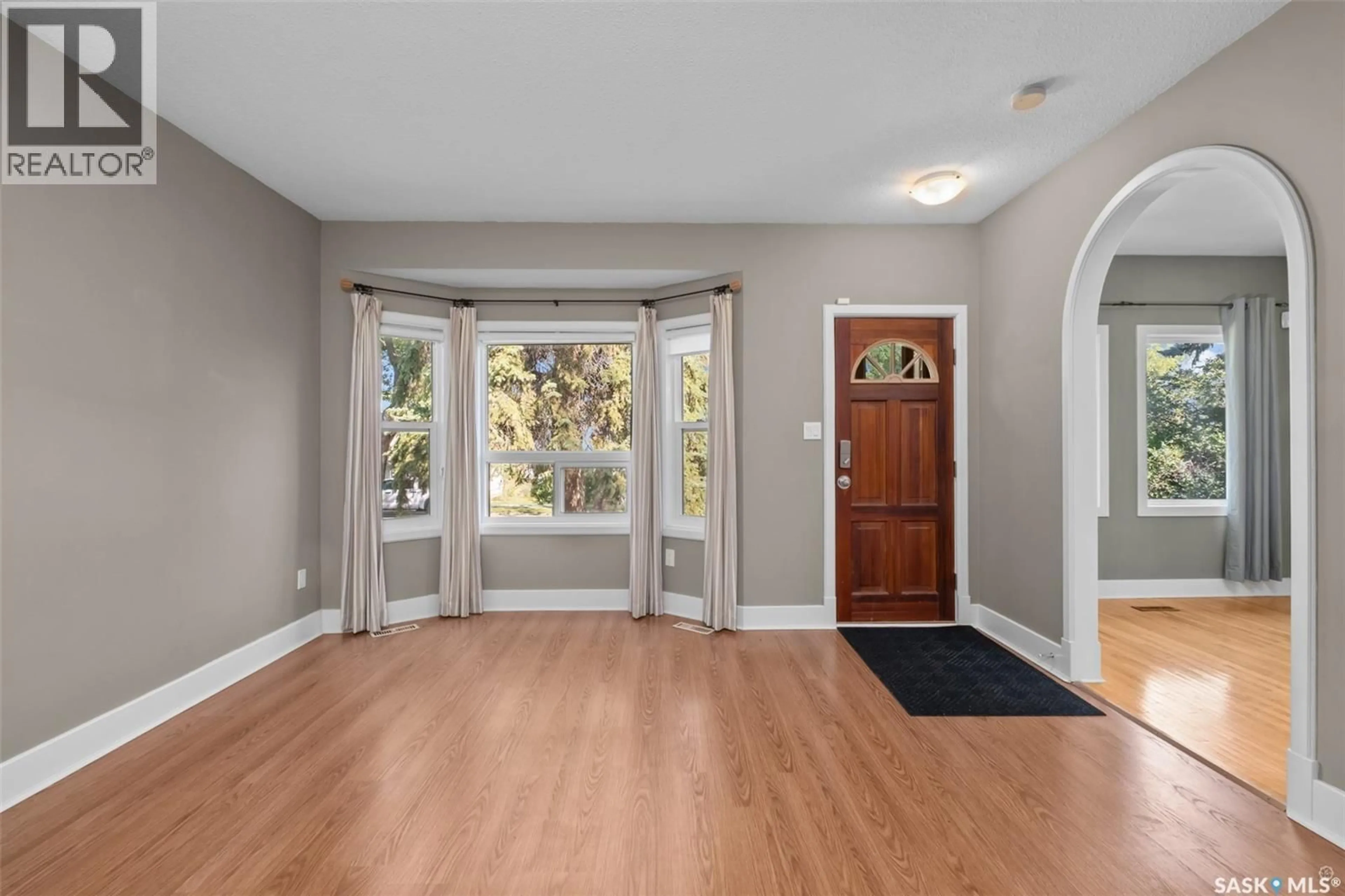 Indoor entryway for 607 20TH STREET, Prince Albert Saskatchewan S6V4H4