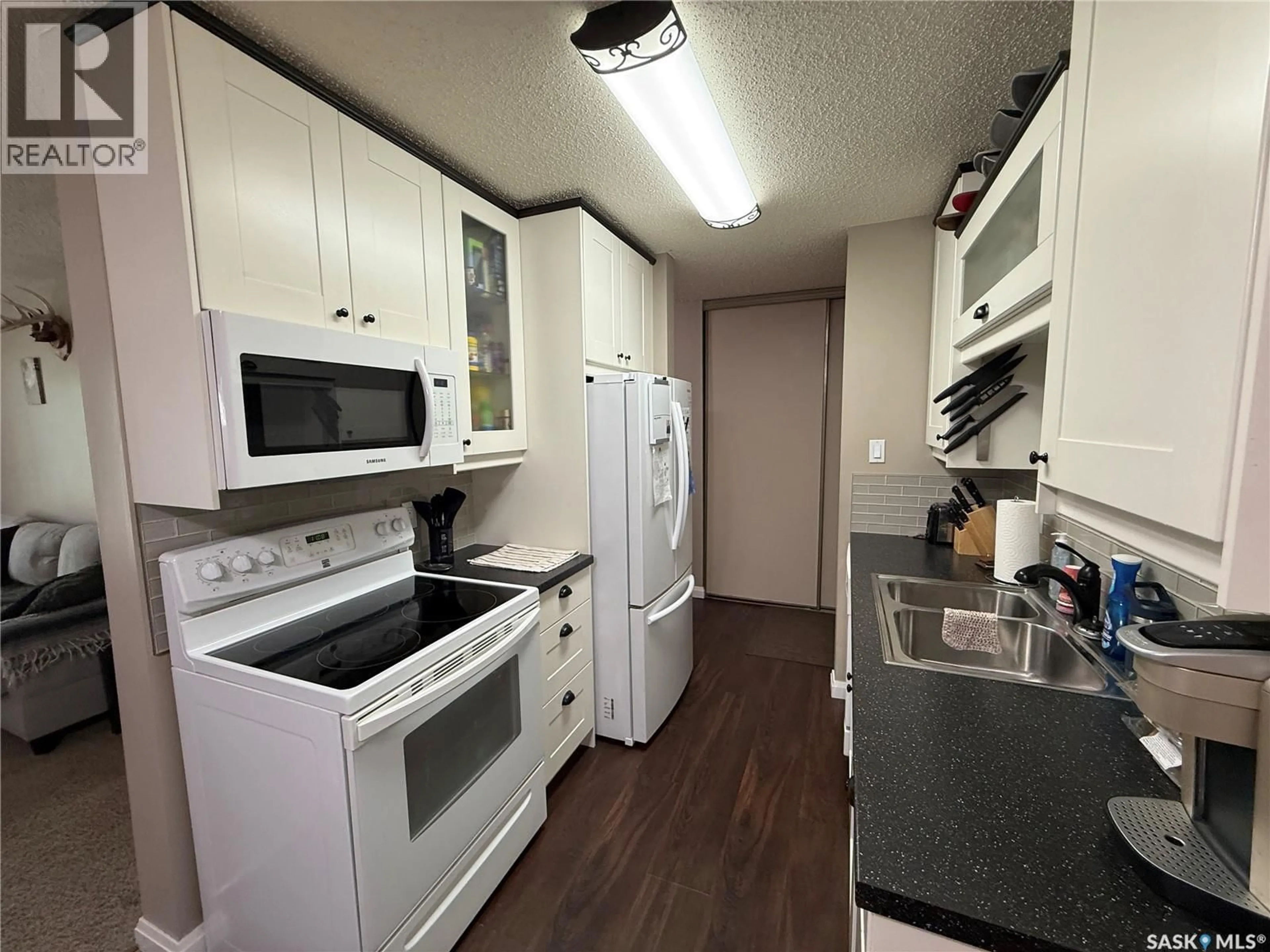 Standard kitchen, unknown for 207C - 312 TAIT PLACE, Saskatoon Saskatchewan S7H5L8
