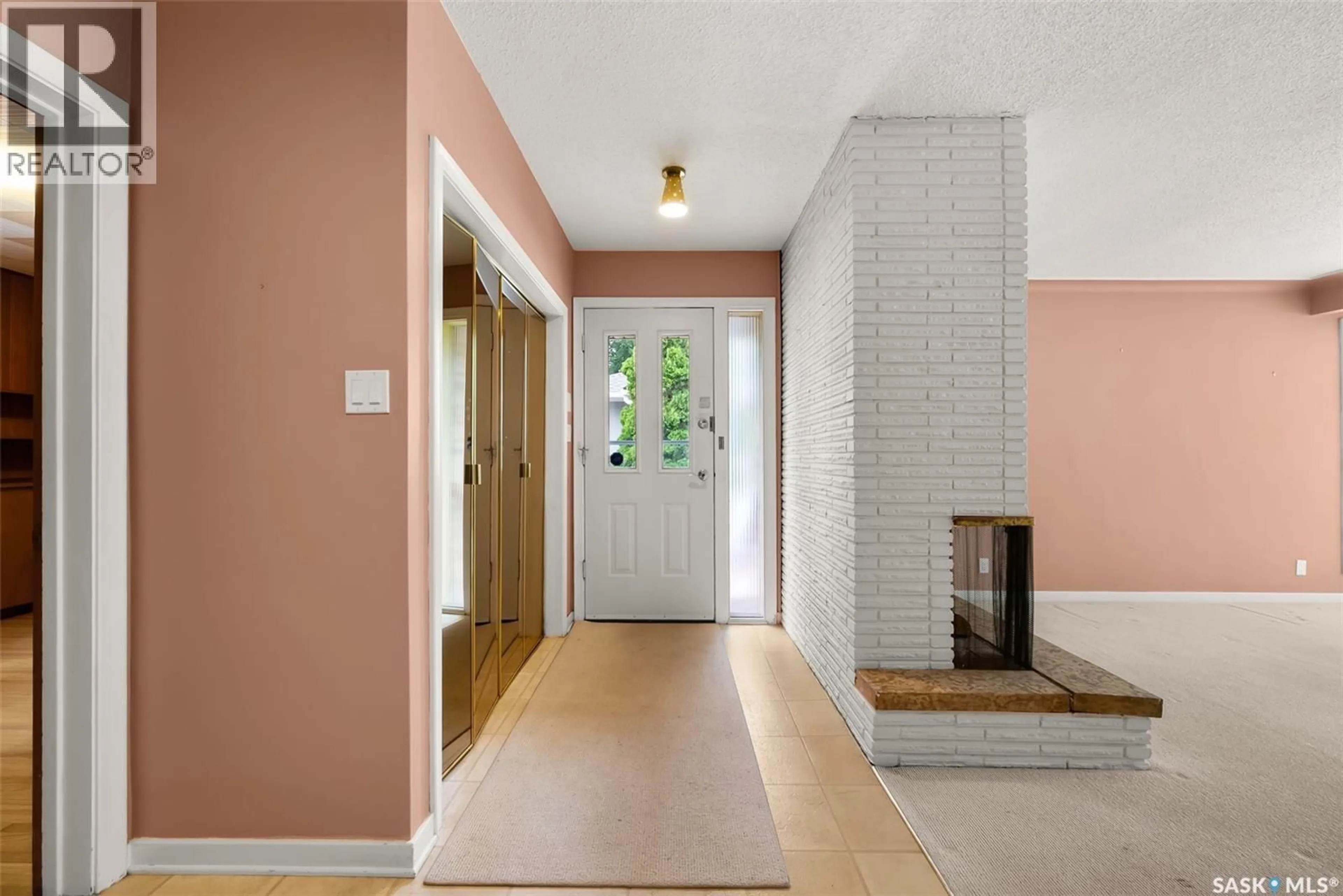 Indoor entryway for 3336 RAE STREET, Regina Saskatchewan S4S1S4