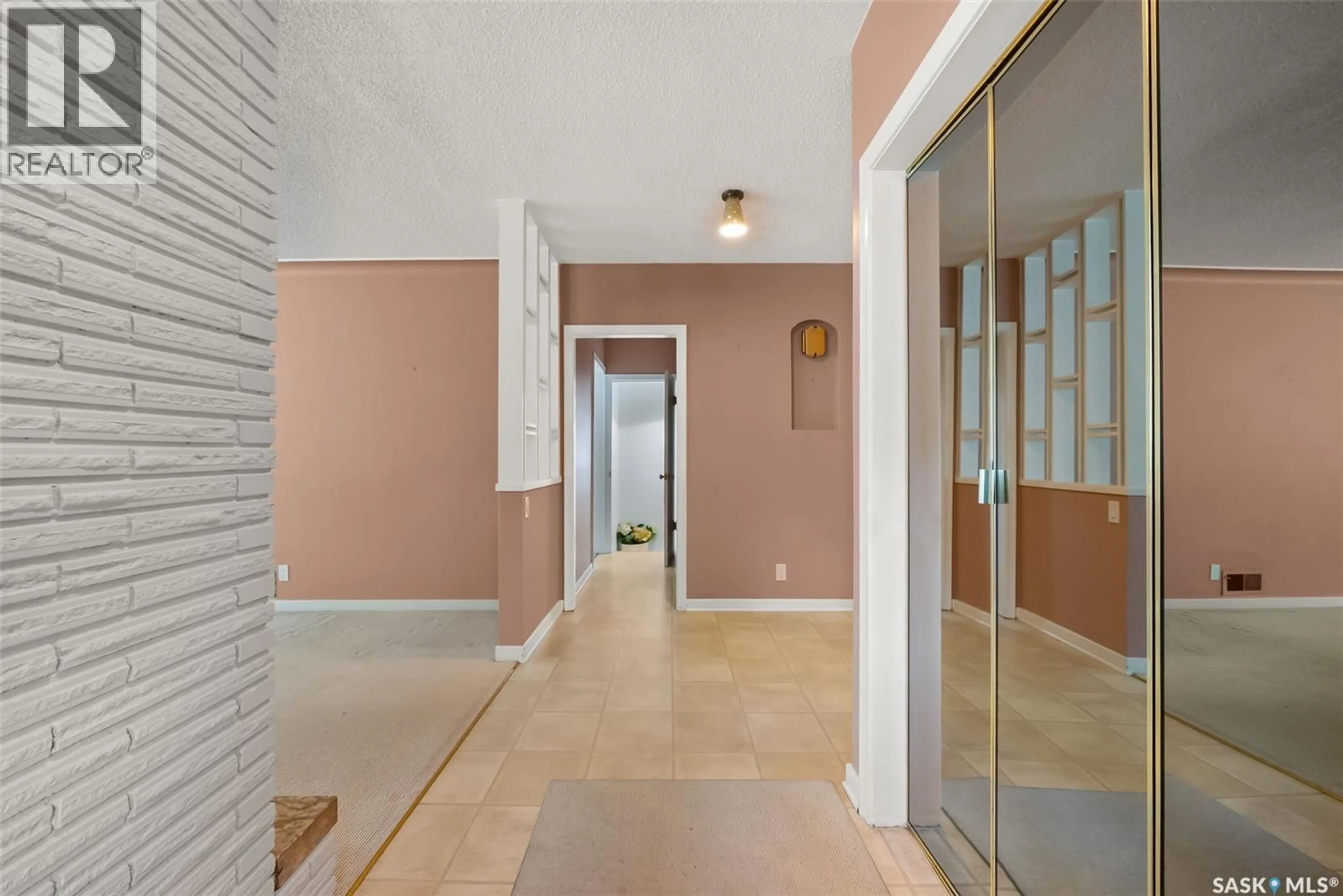 Indoor foyer for 3336 RAE STREET, Regina Saskatchewan S4S1S4