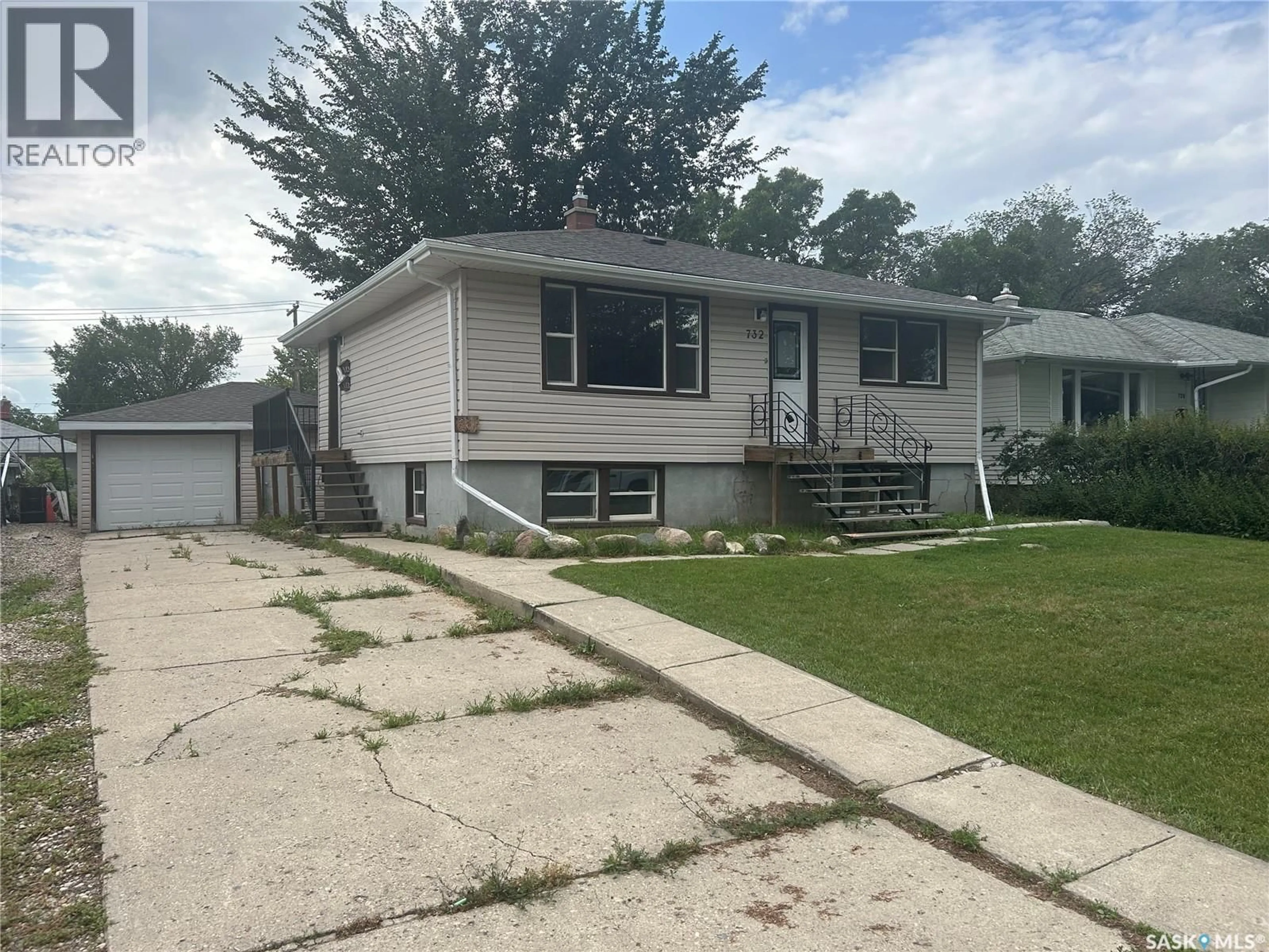 Home with vinyl exterior material, street for 732 GREY STREET, Regina Saskatchewan S4T5G5