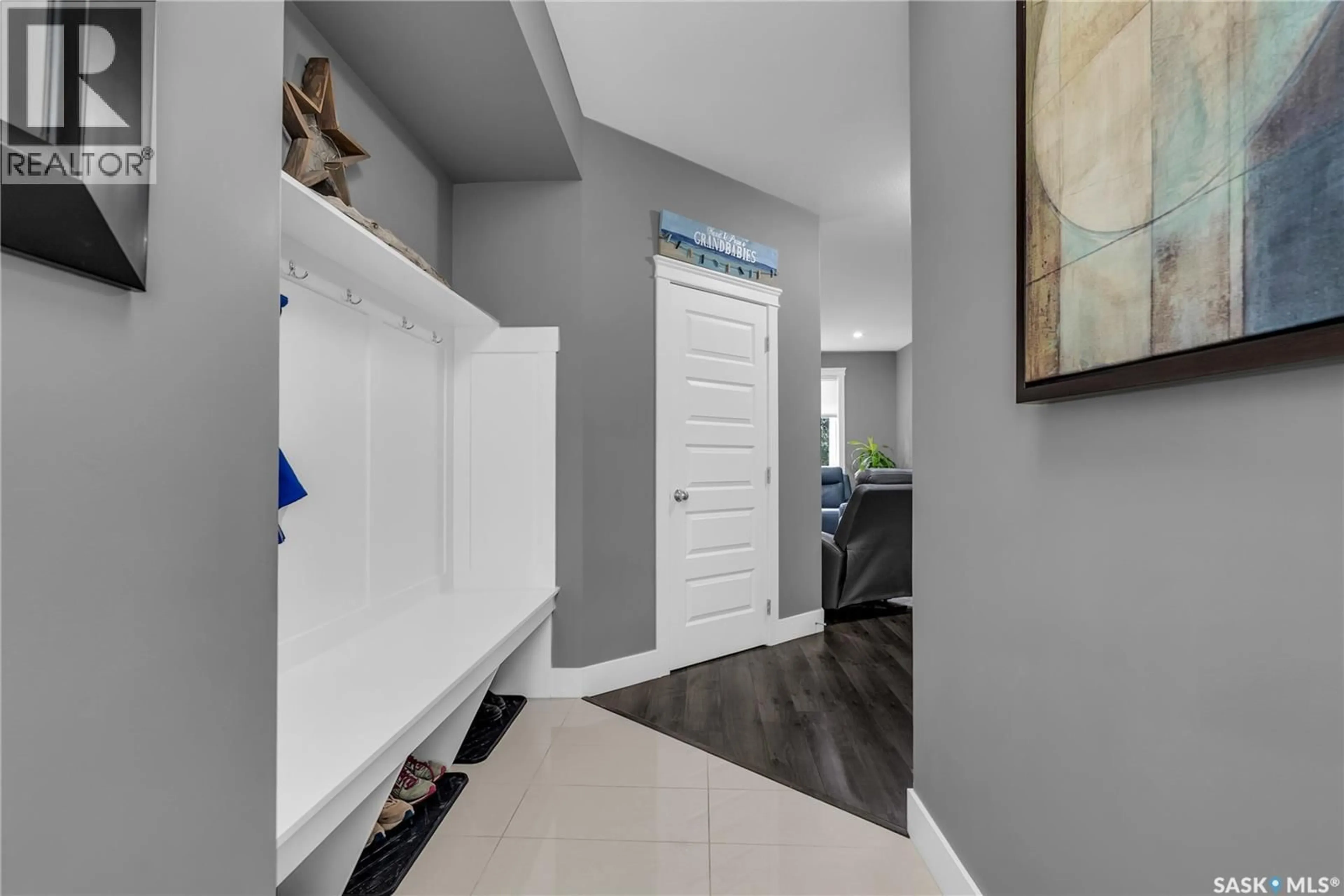 Indoor entryway for 10 700 CENTRAL STREET, Warman Saskatchewan S0K0A1