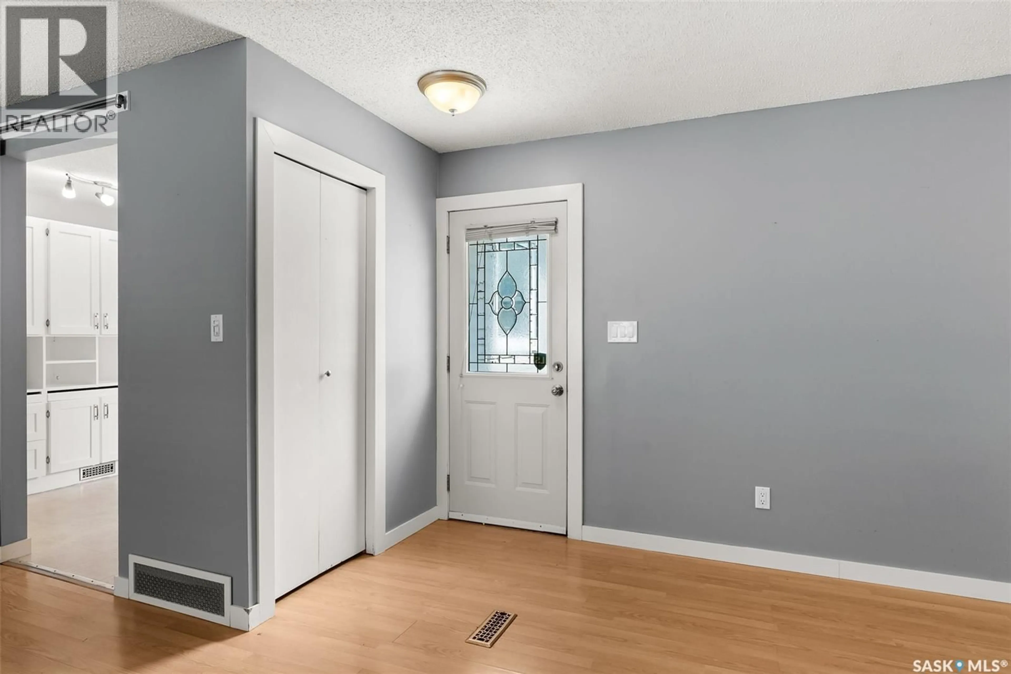 Indoor entryway for 186 CHURCH DRIVE, Regina Saskatchewan S4X1M1
