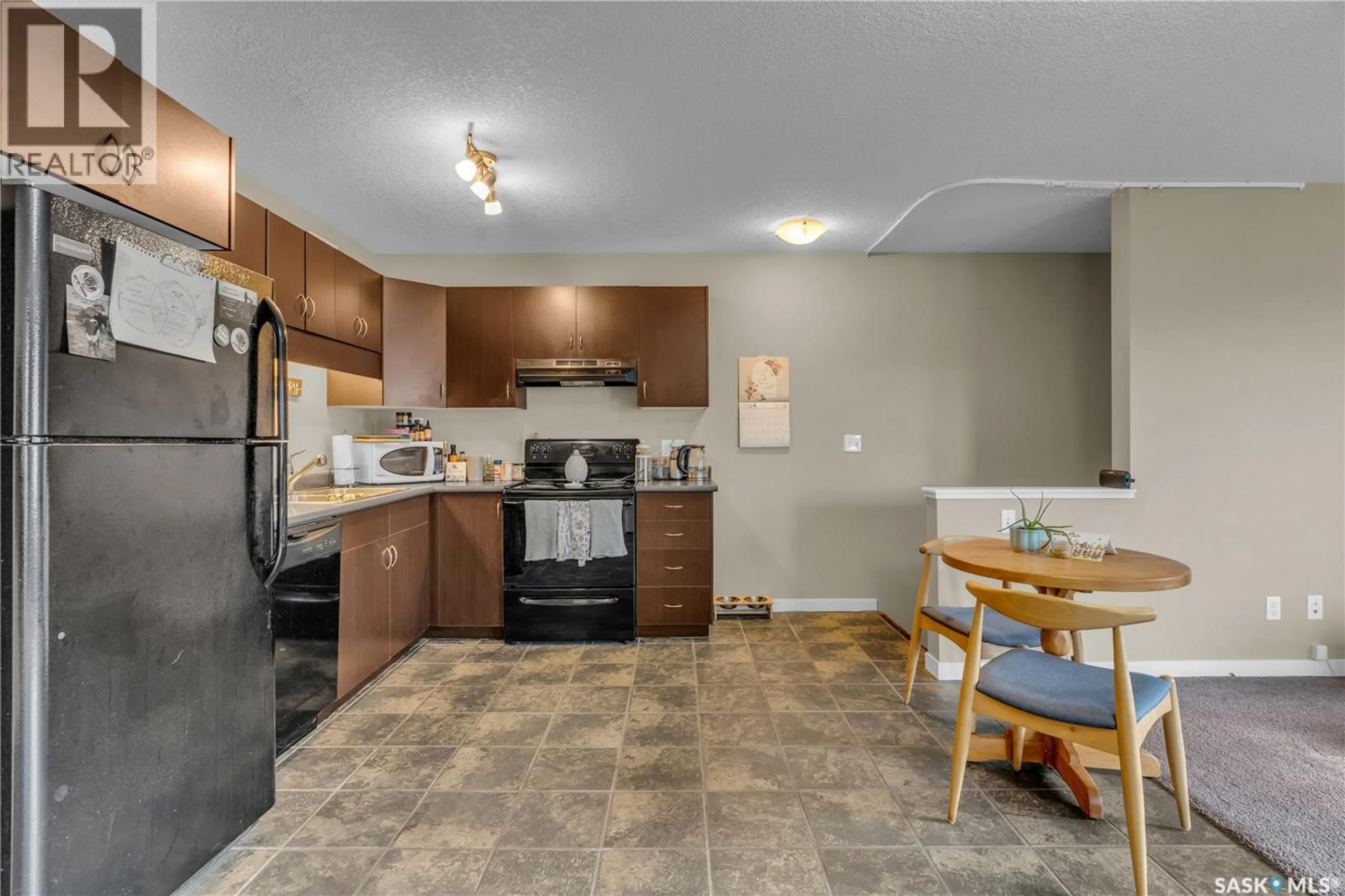 Standard kitchen, ceramic/tile floor for 170 - 5079 JAMES HILL ROAD, Regina Saskatchewan S4W0B9