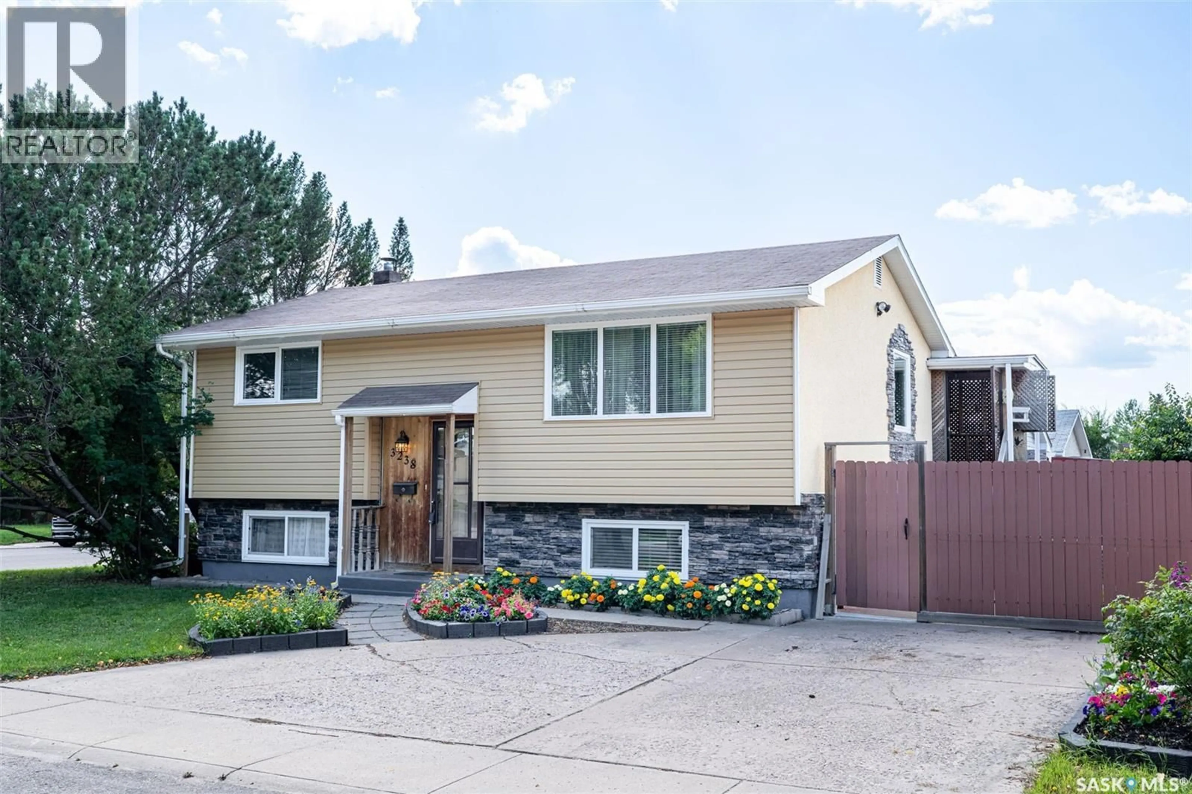 Home with vinyl exterior material, street for 3238 MASSEY DRIVE, Saskatoon Saskatchewan S7L4M9