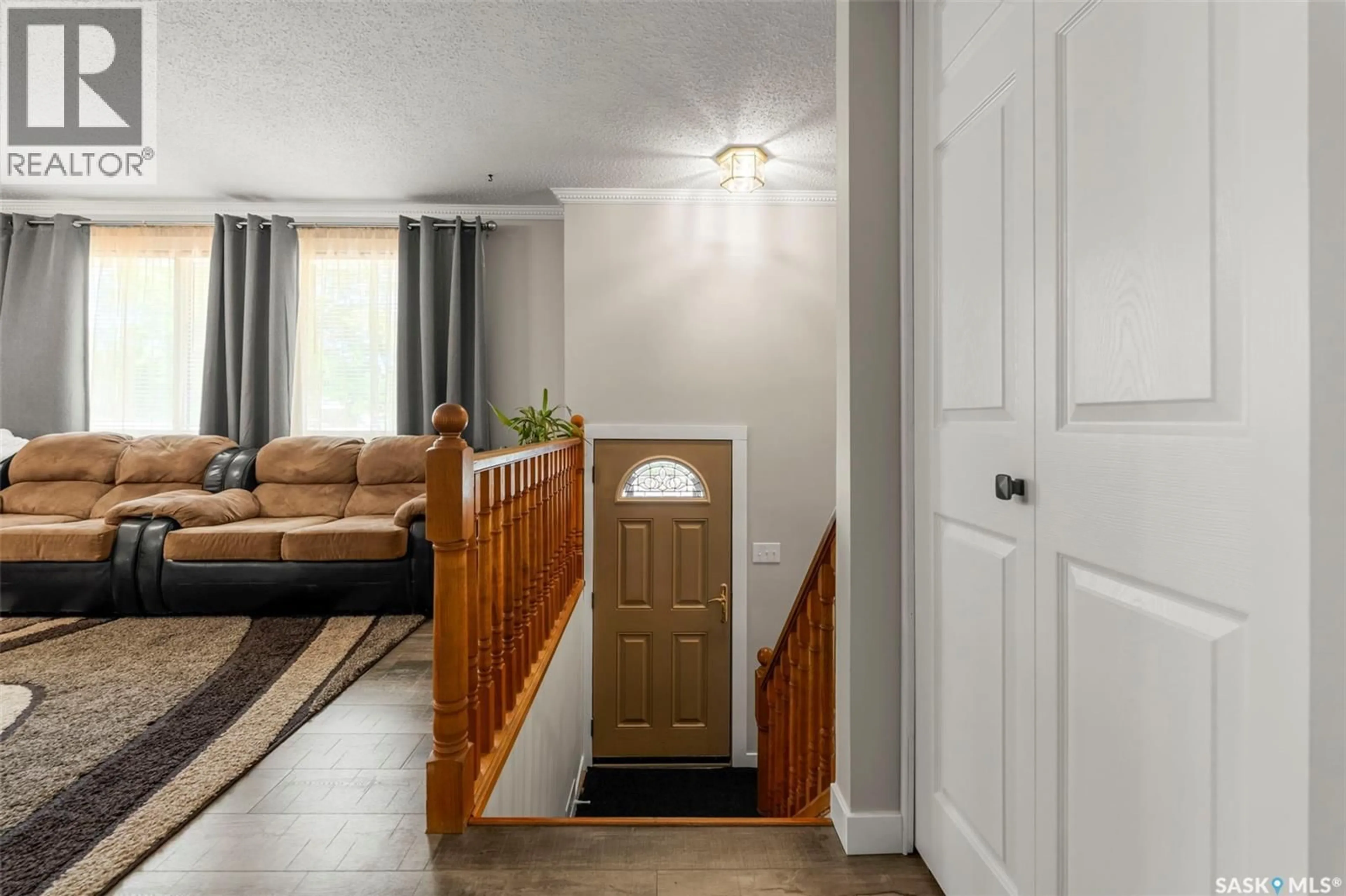 Indoor entryway for 3238 MASSEY DRIVE, Saskatoon Saskatchewan S7L4M9