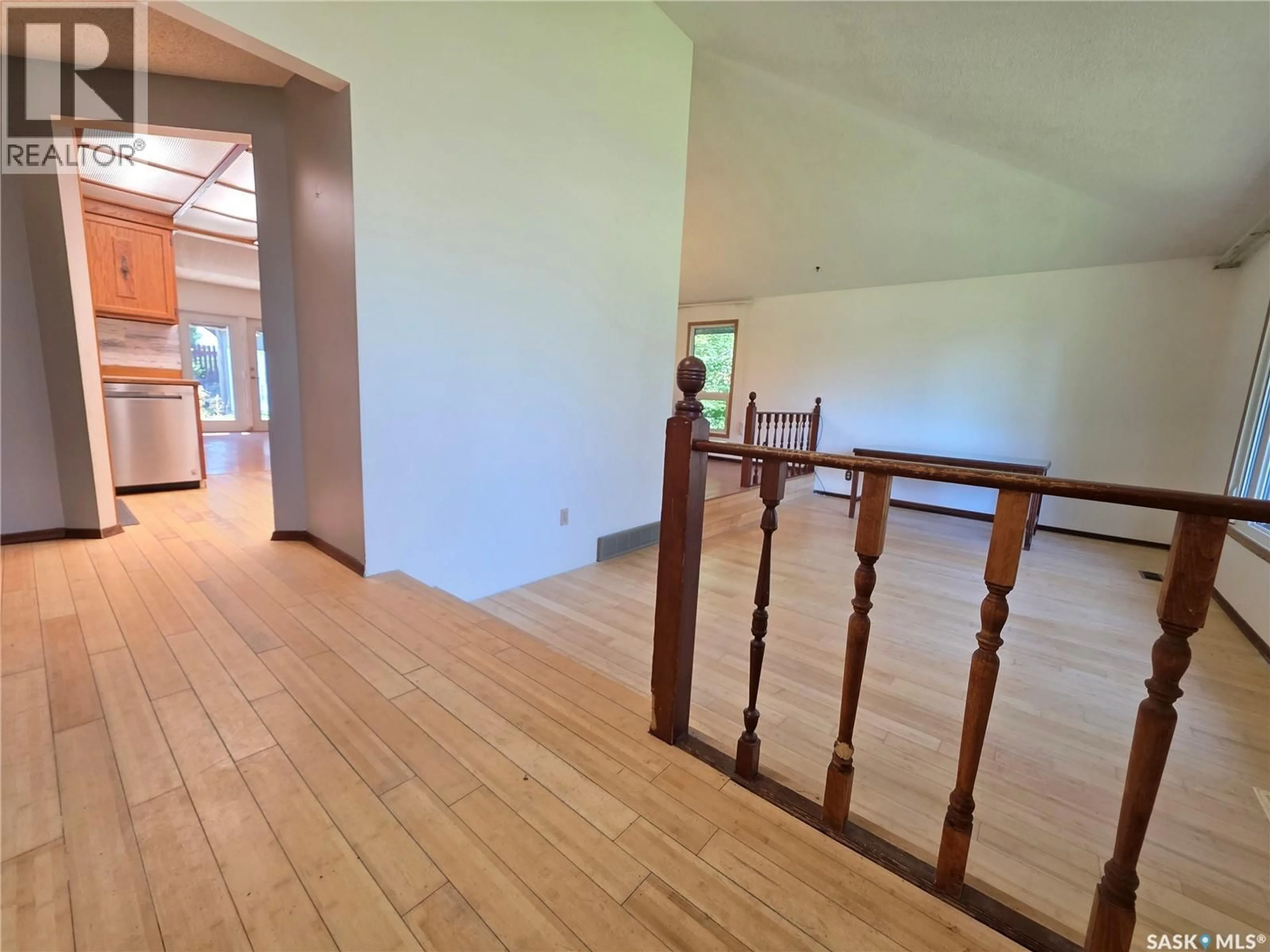 Indoor foyer for 21 HAYWARD PLACE, Swift Current Saskatchewan S9H3Z9