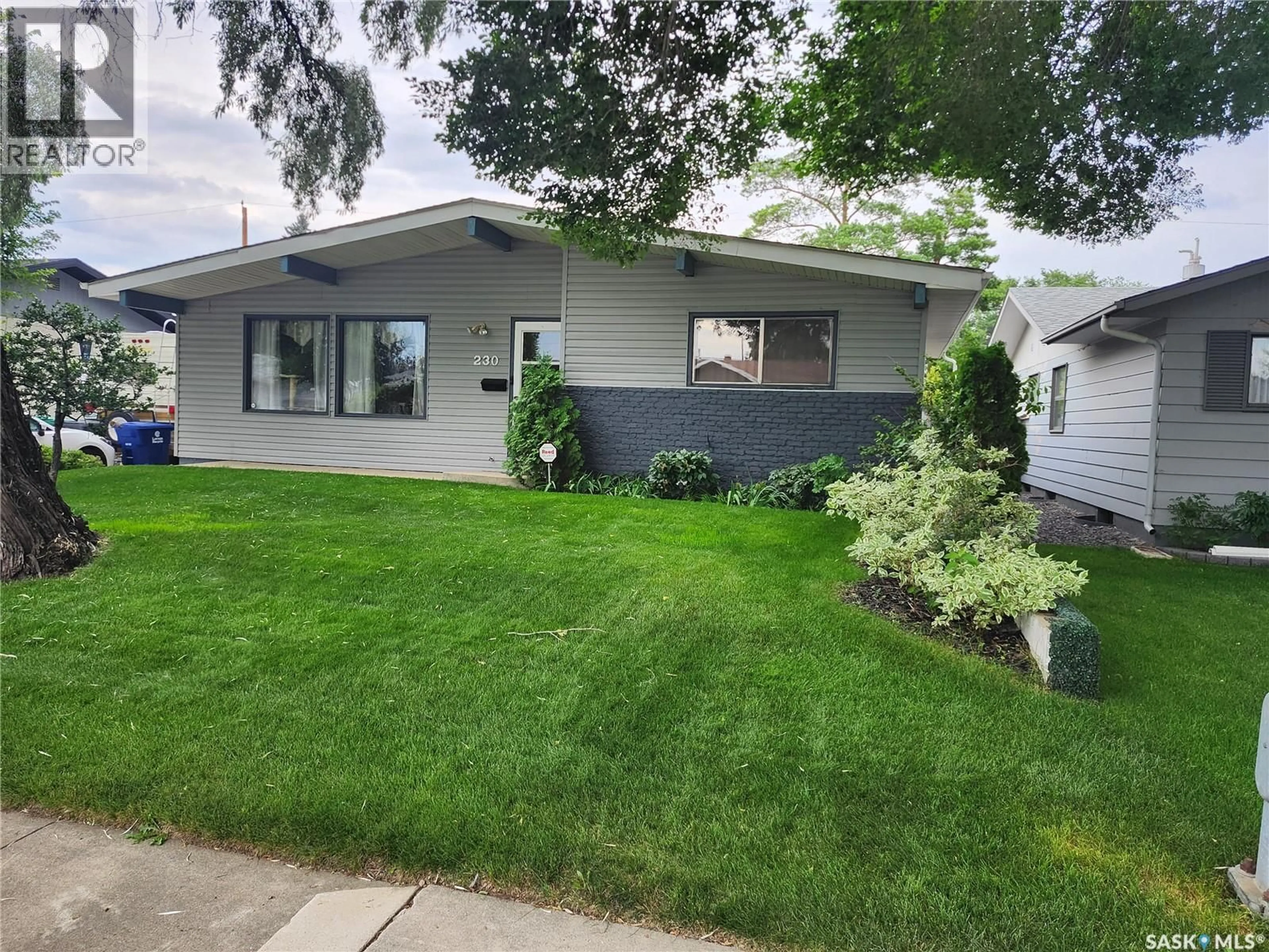 Home with vinyl exterior material, street for 230 VANCOUVER AVENUE, Saskatoon Saskatchewan S7L3F6