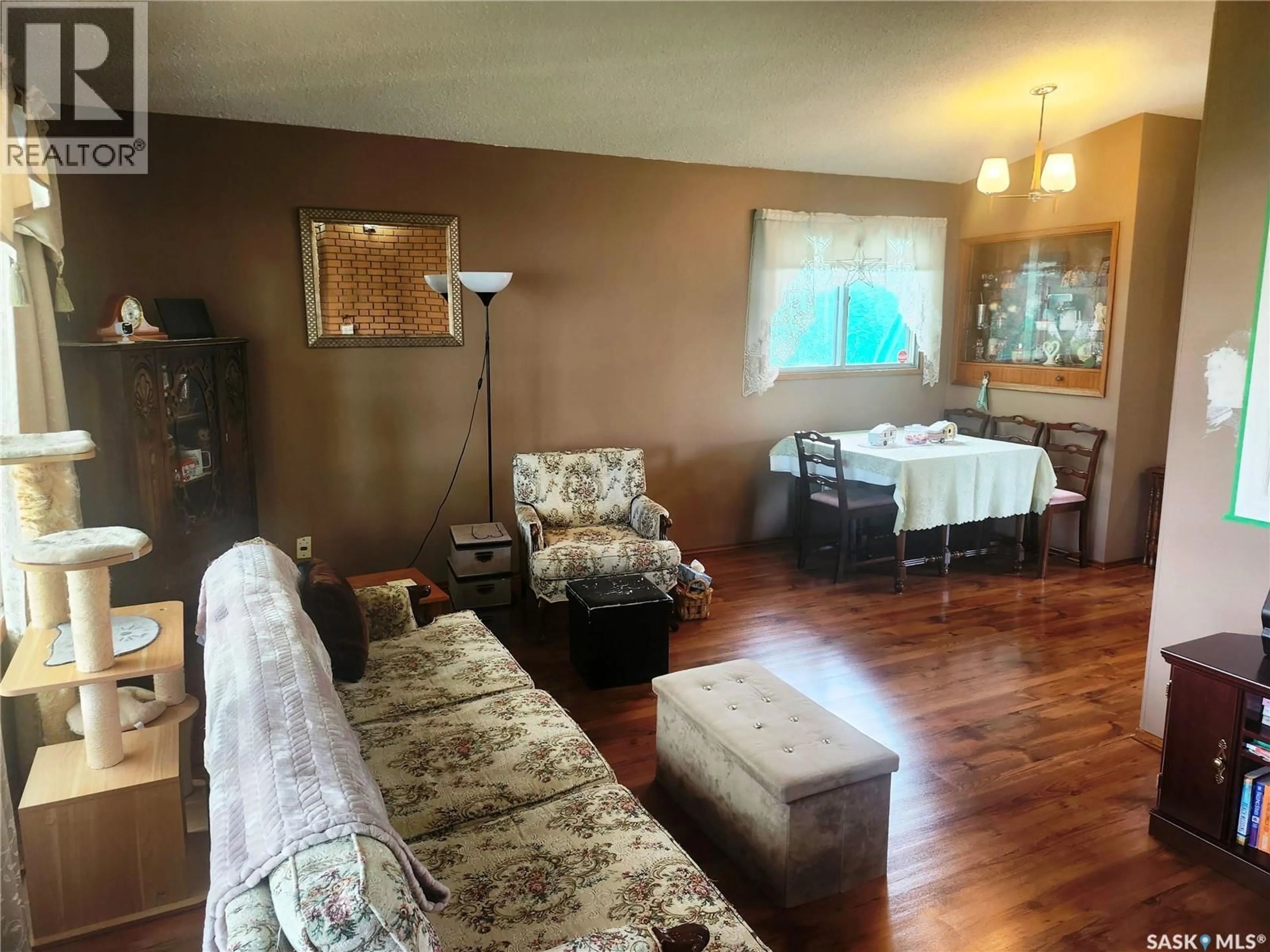 Living room with furniture, wood/laminate floor for 230 VANCOUVER AVENUE, Saskatoon Saskatchewan S7L3F6