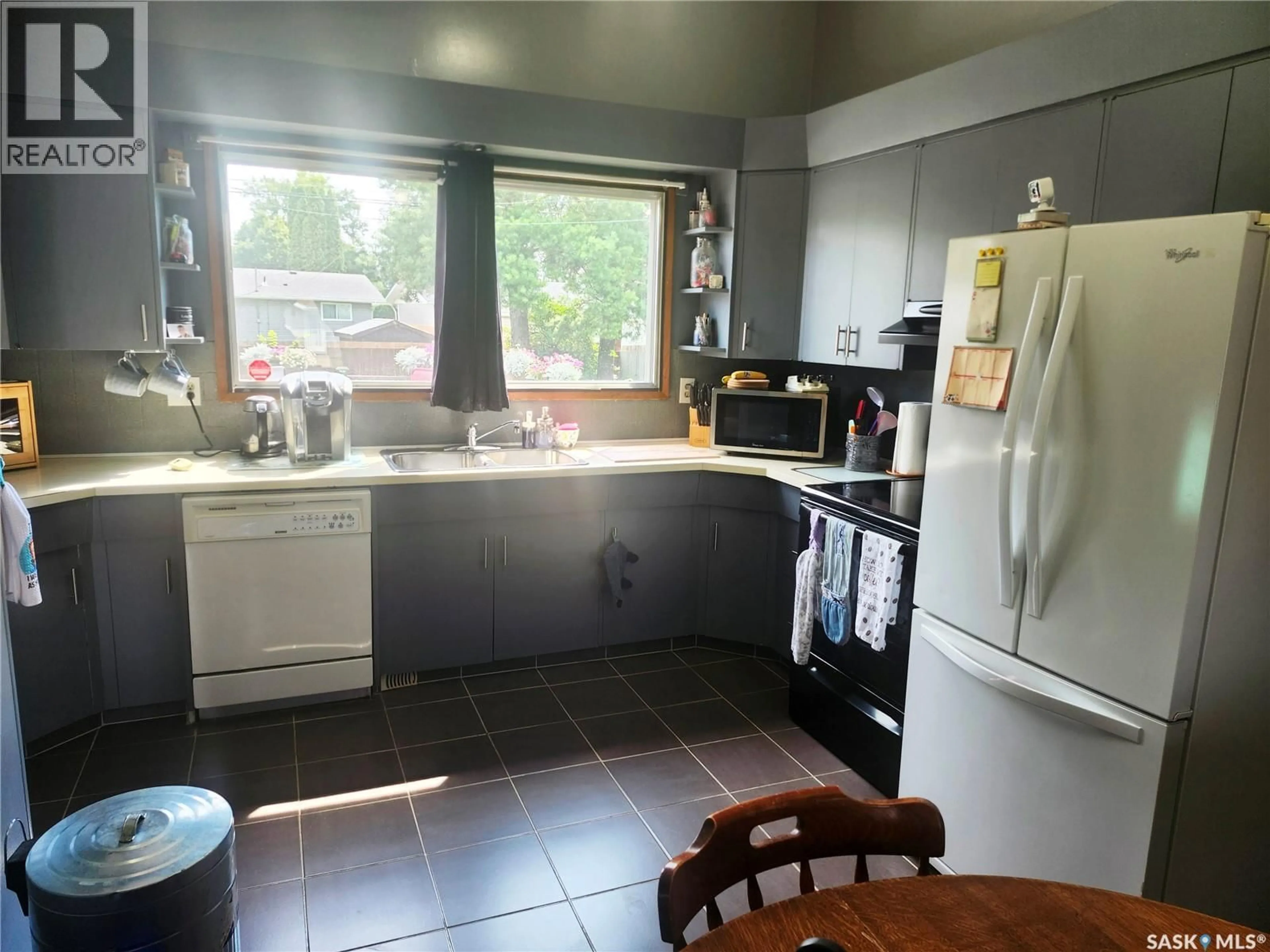 Standard kitchen, unknown for 230 VANCOUVER AVENUE, Saskatoon Saskatchewan S7L3F6