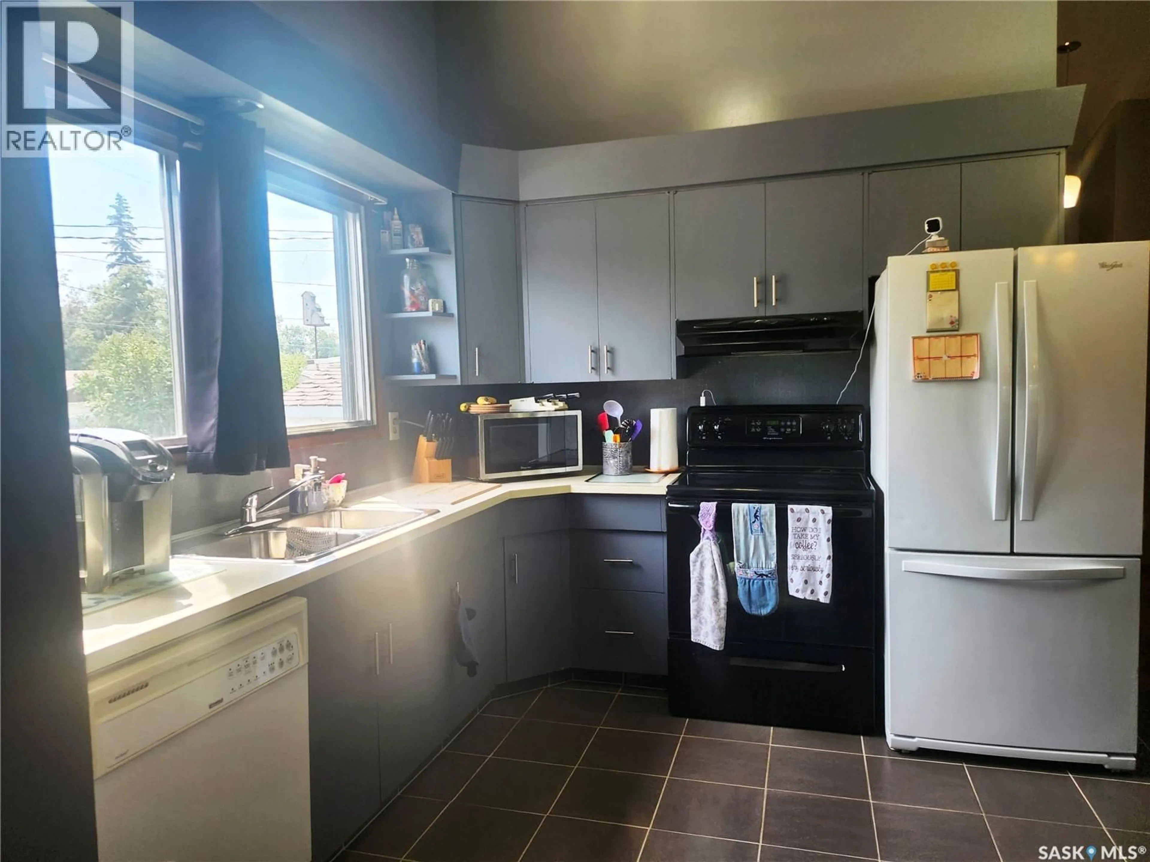Standard kitchen, unknown for 230 VANCOUVER AVENUE, Saskatoon Saskatchewan S7L3F6