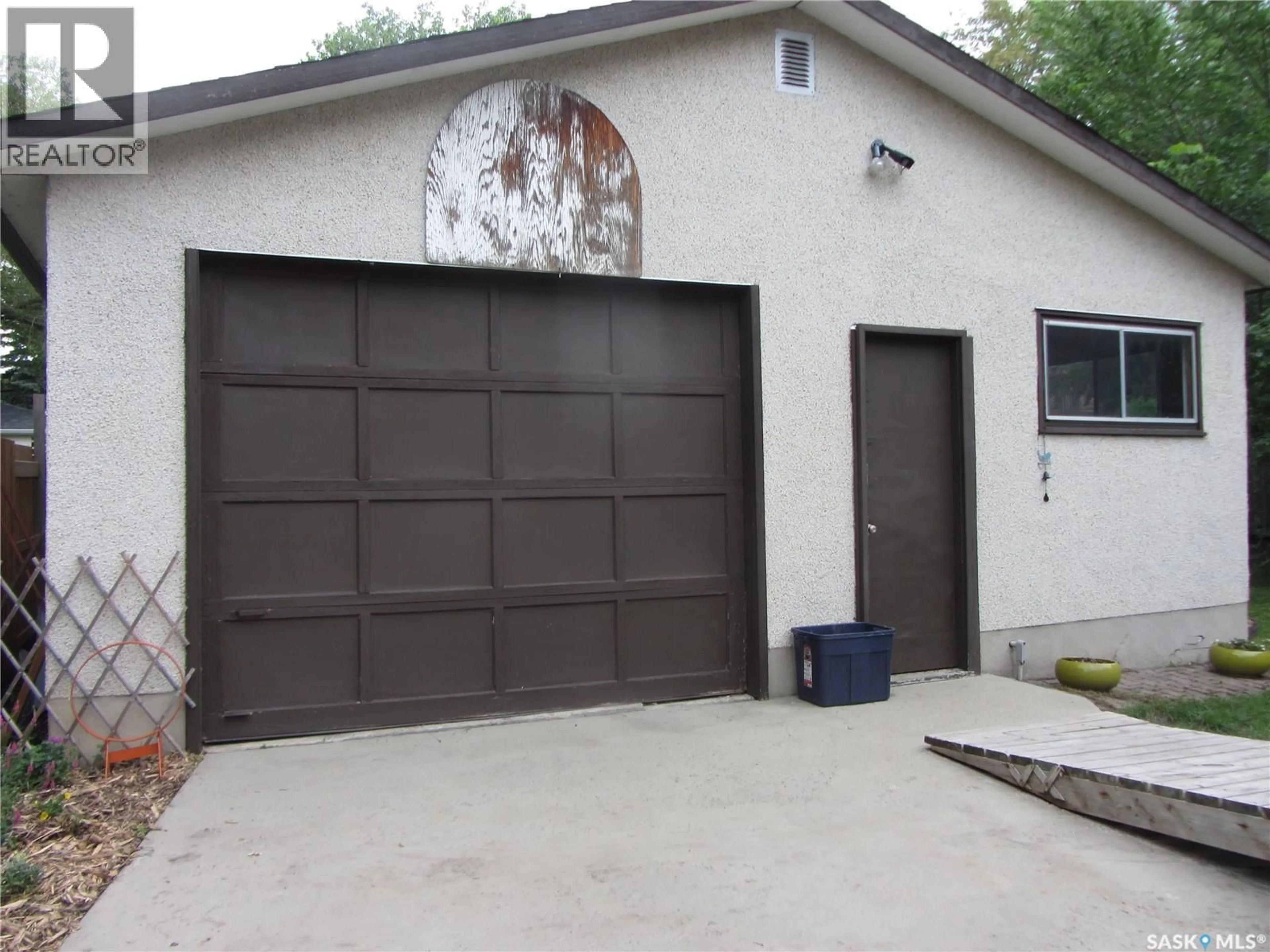 Indoor garage for 49 MCLELLAN AVENUE, Saskatoon Saskatchewan S7H3K7
