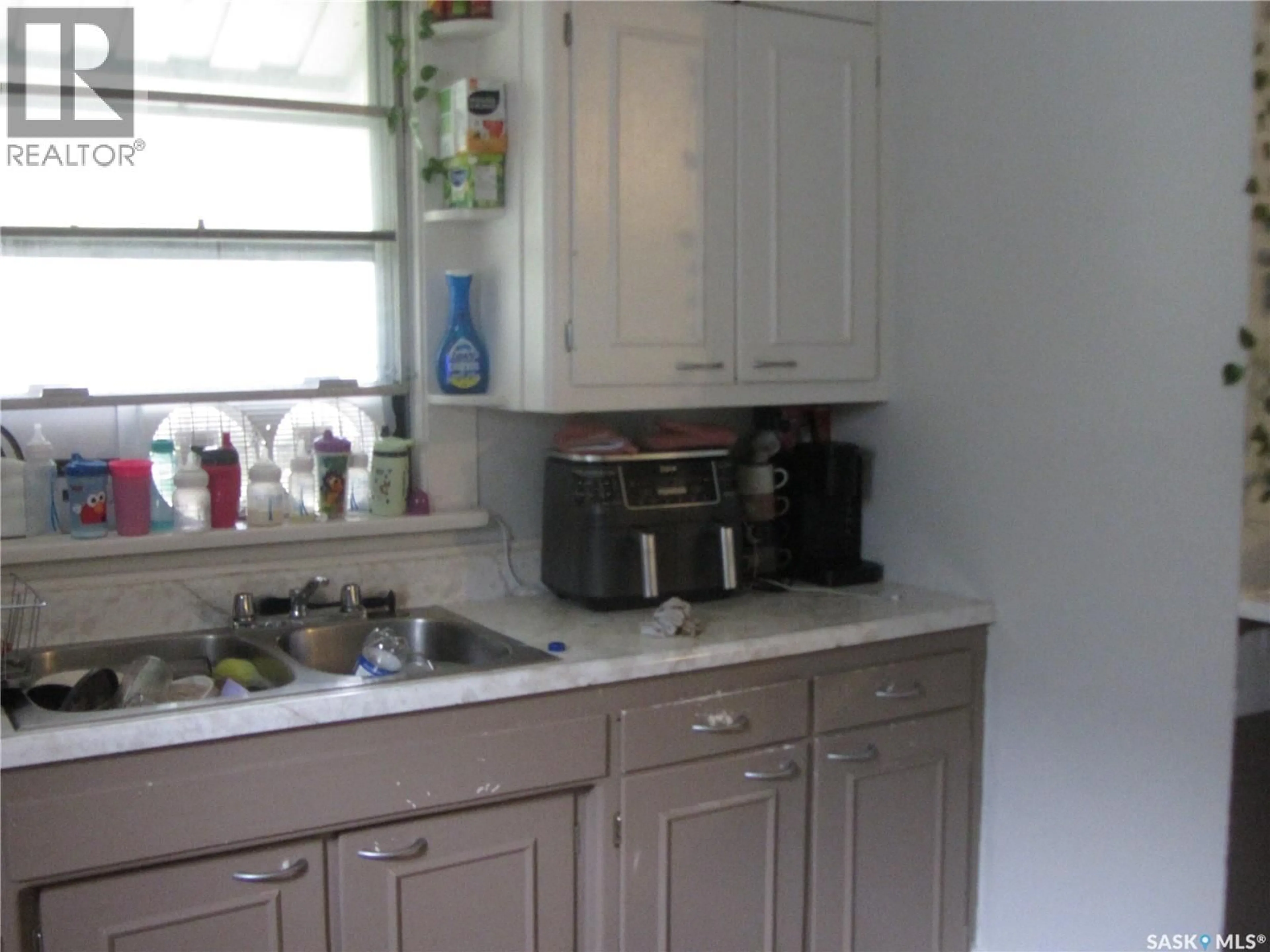 Standard kitchen, unknown for 606 BALMORAL STREET, Saskatoon Saskatchewan S7K0Y7