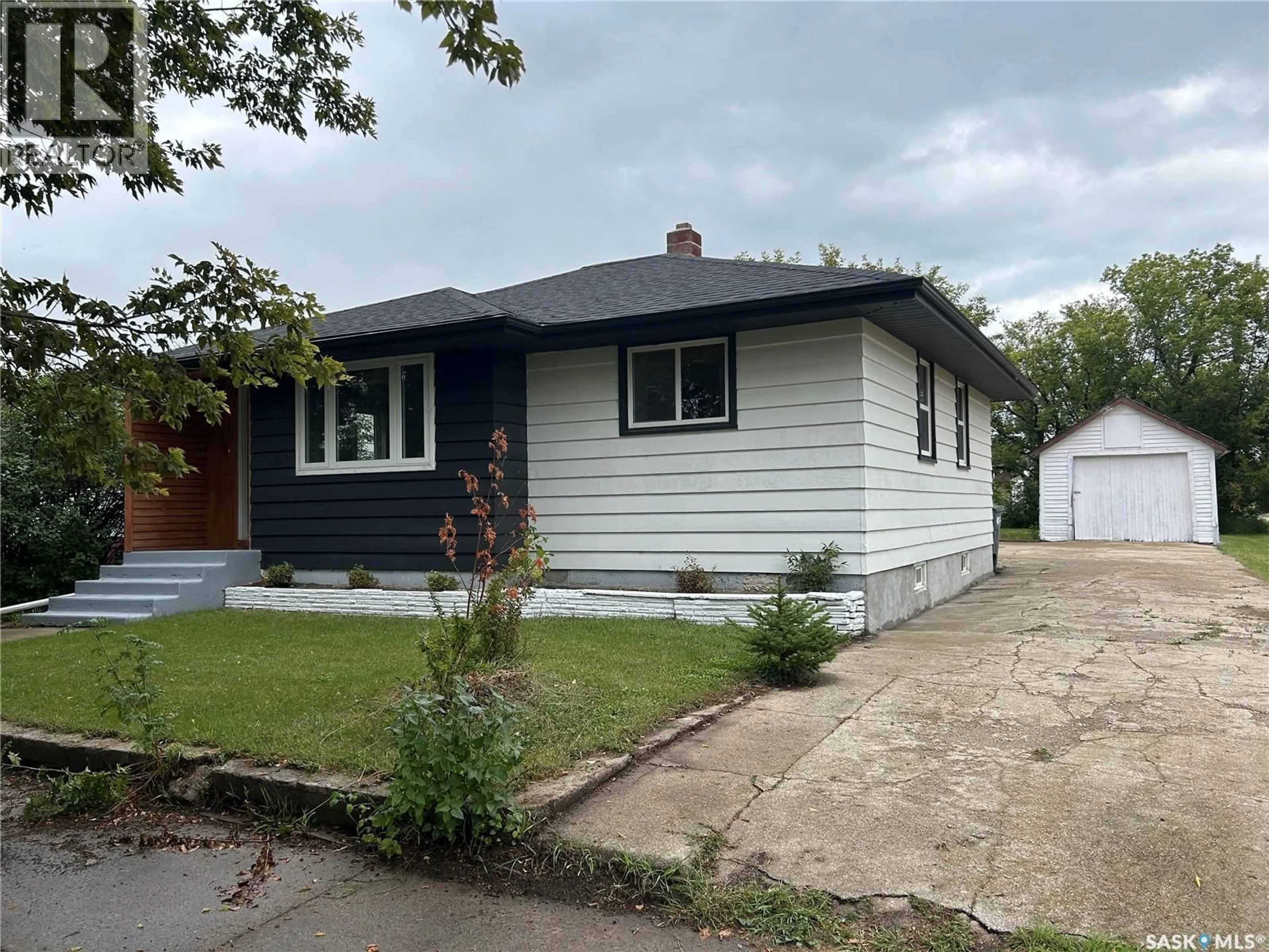 Home with vinyl exterior material, street for 301 3RD AVENUE, Nokomis Saskatchewan S0G3R0