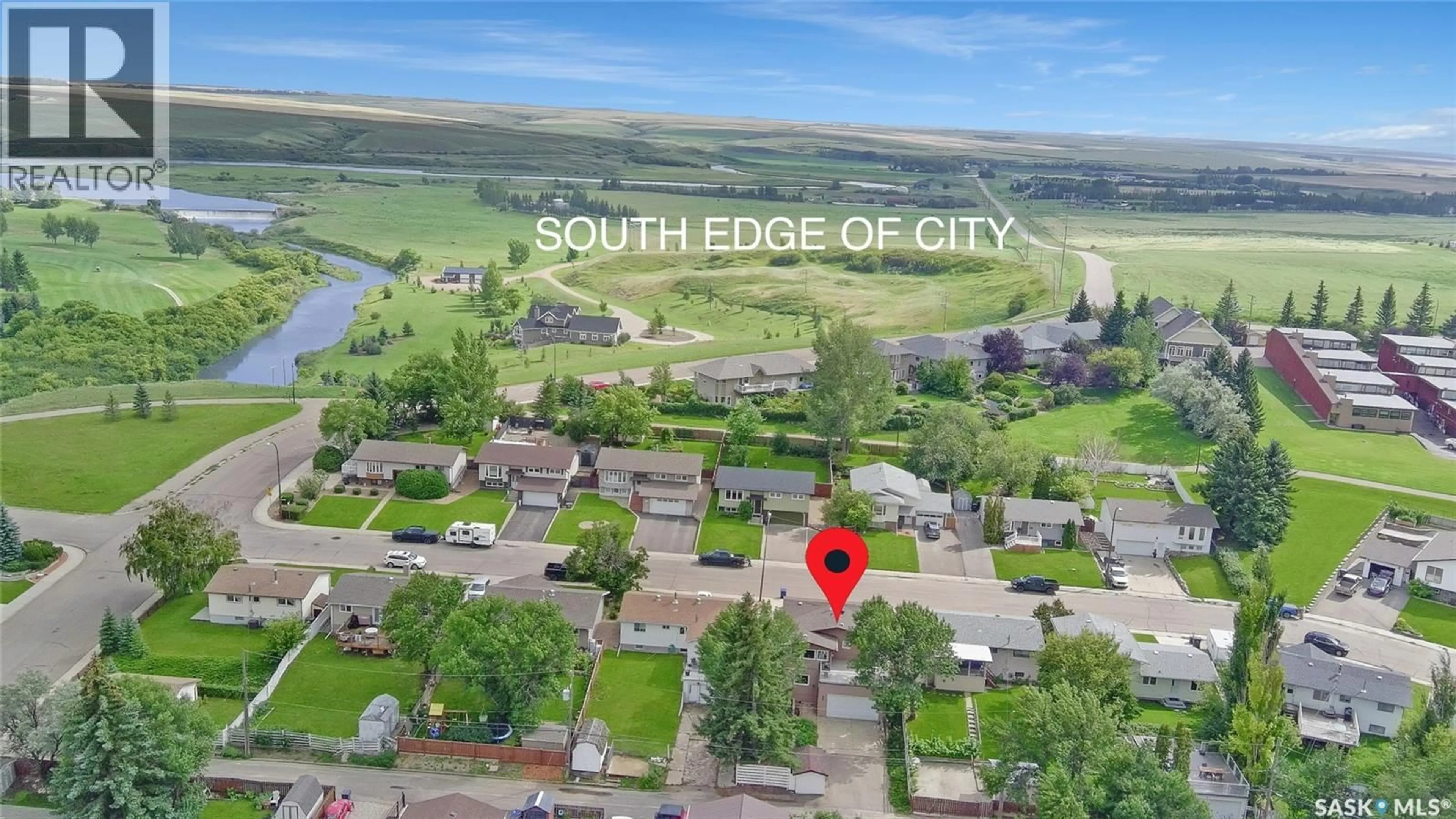 A pic from outside/outdoor area/front of a property/back of a property/a pic from drone, water/lake/river/ocean view for 345 ASPEN DRIVE, Swift Current Saskatchewan S9H3Z8