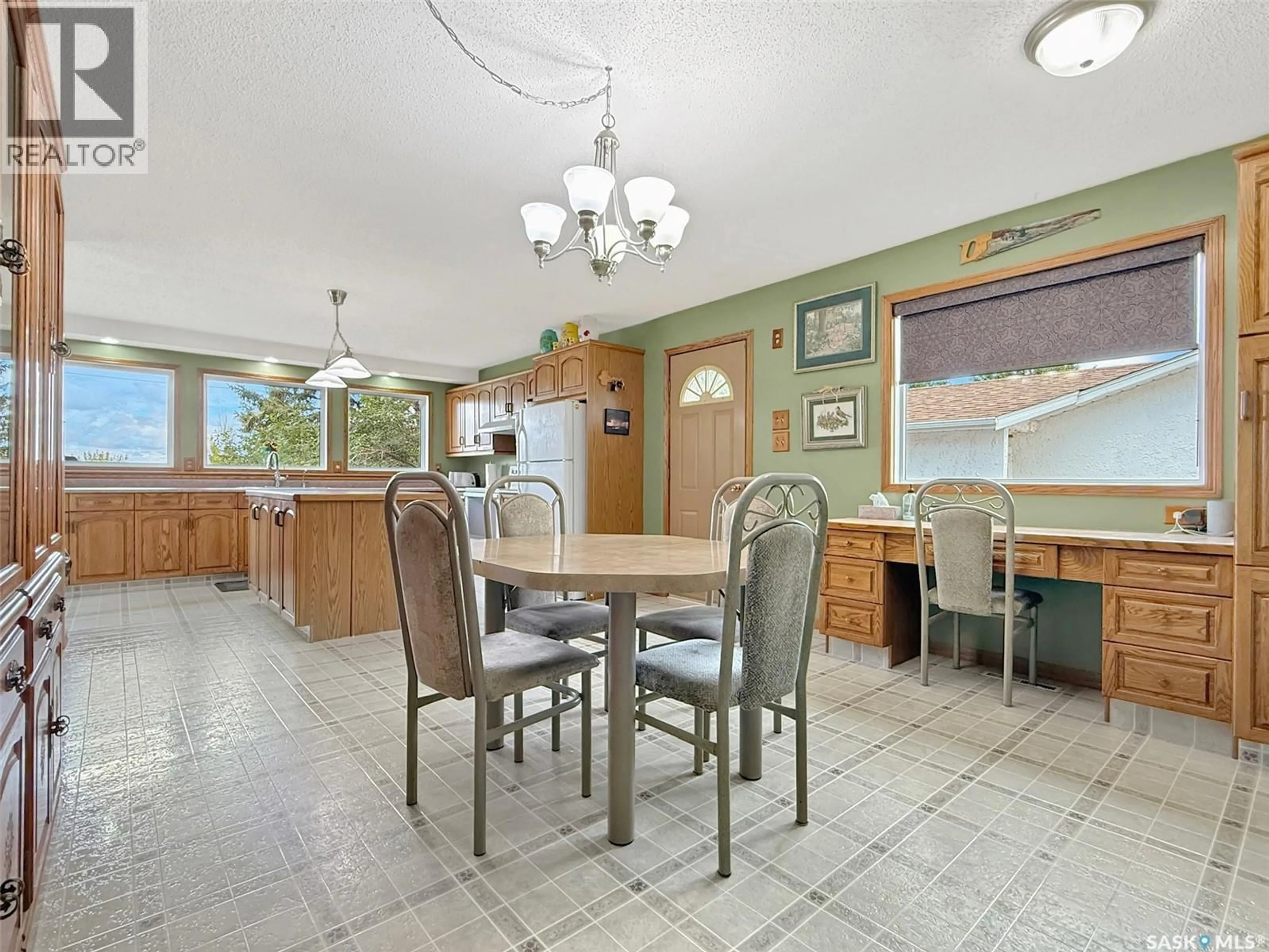 Dining room, ceramic/tile floor for 345 ASPEN DRIVE, Swift Current Saskatchewan S9H3Z8