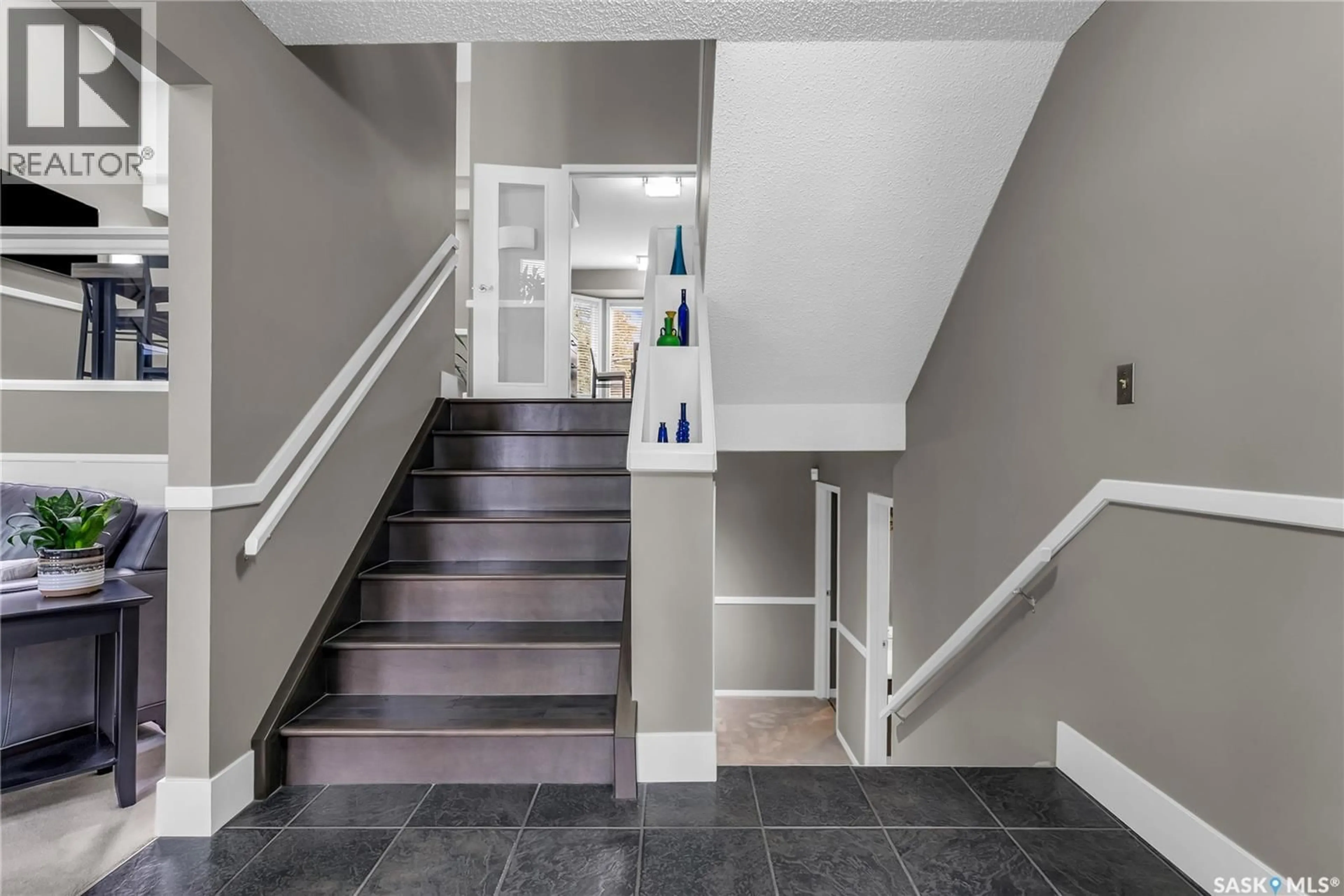 Stairs for 107 MALLIN CRESCENT, Saskatoon Saskatchewan S7K7W9