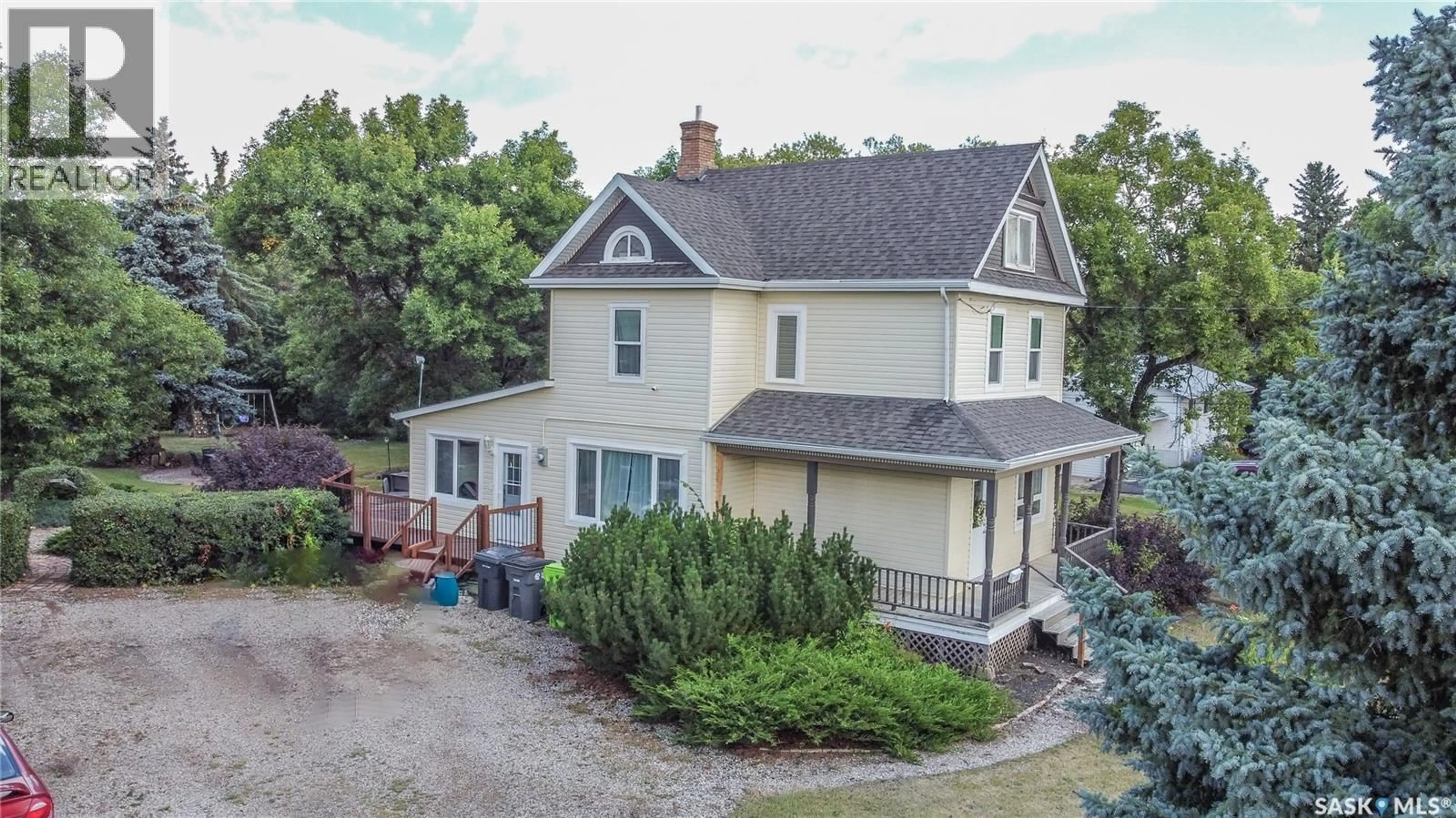 A pic from outside/outdoor area/front of a property/back of a property/a pic from drone, building for 1005 WOODWARD AVENUE, Indian Head Saskatchewan S0G2K0