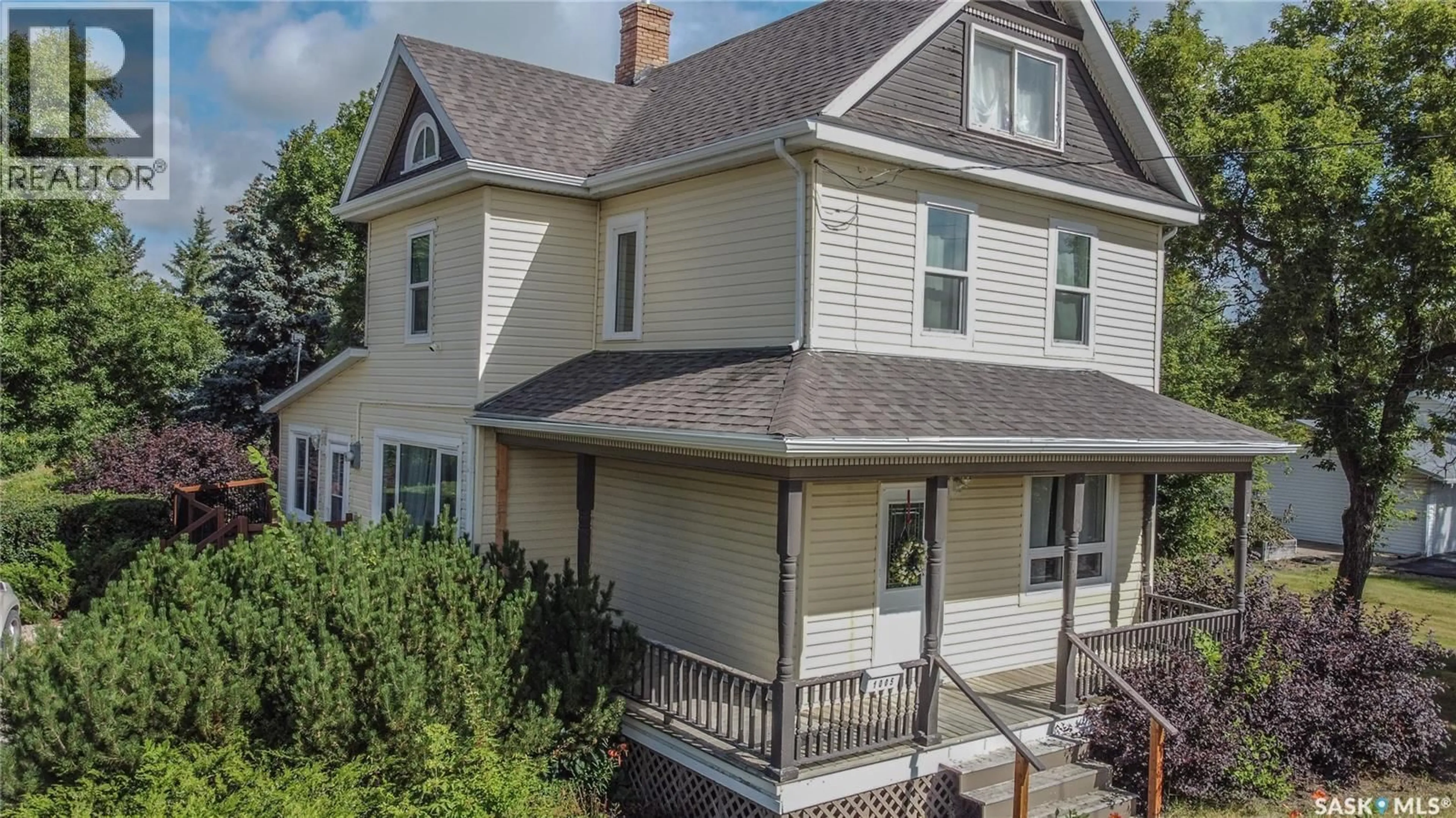 Home with vinyl exterior material, street for 1005 WOODWARD AVENUE, Indian Head Saskatchewan S0G2K0