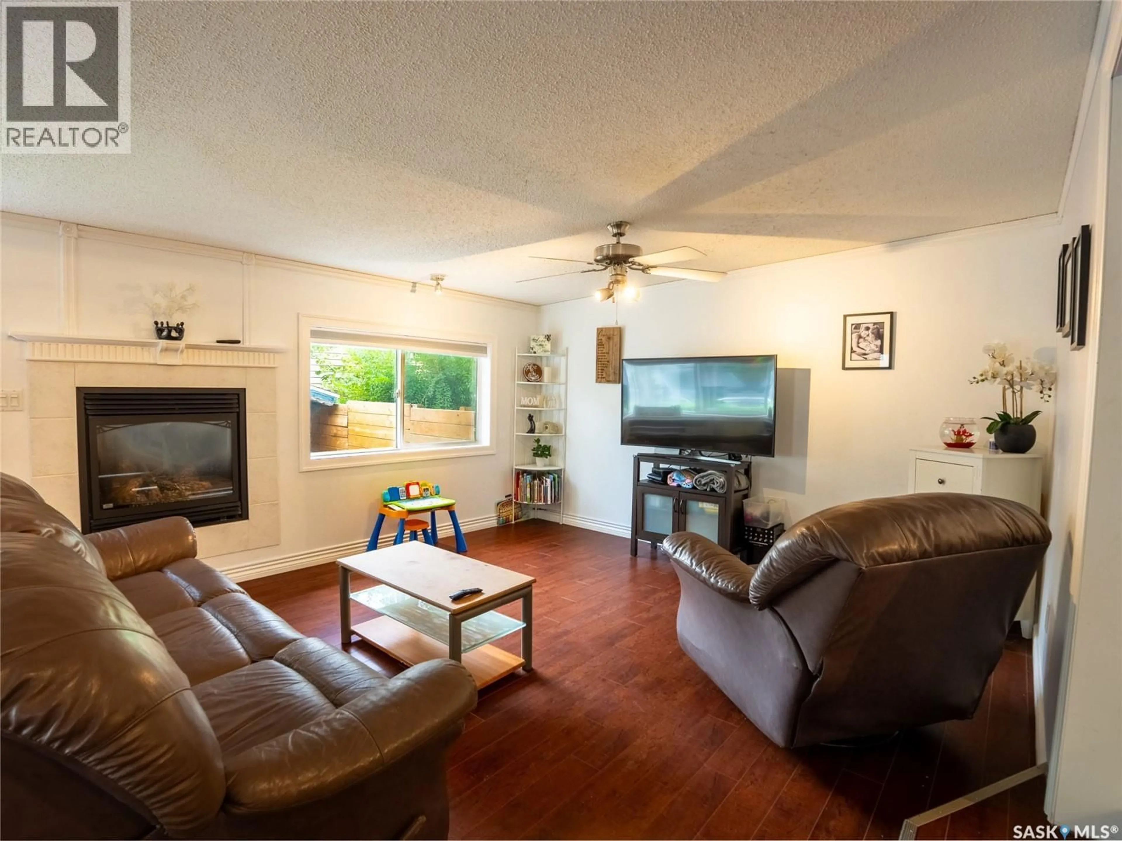 Living room with furniture, unknown for 20 CRYSTAL DRIVE, Edenwold Rm No. 158 Saskatchewan S4L1B3