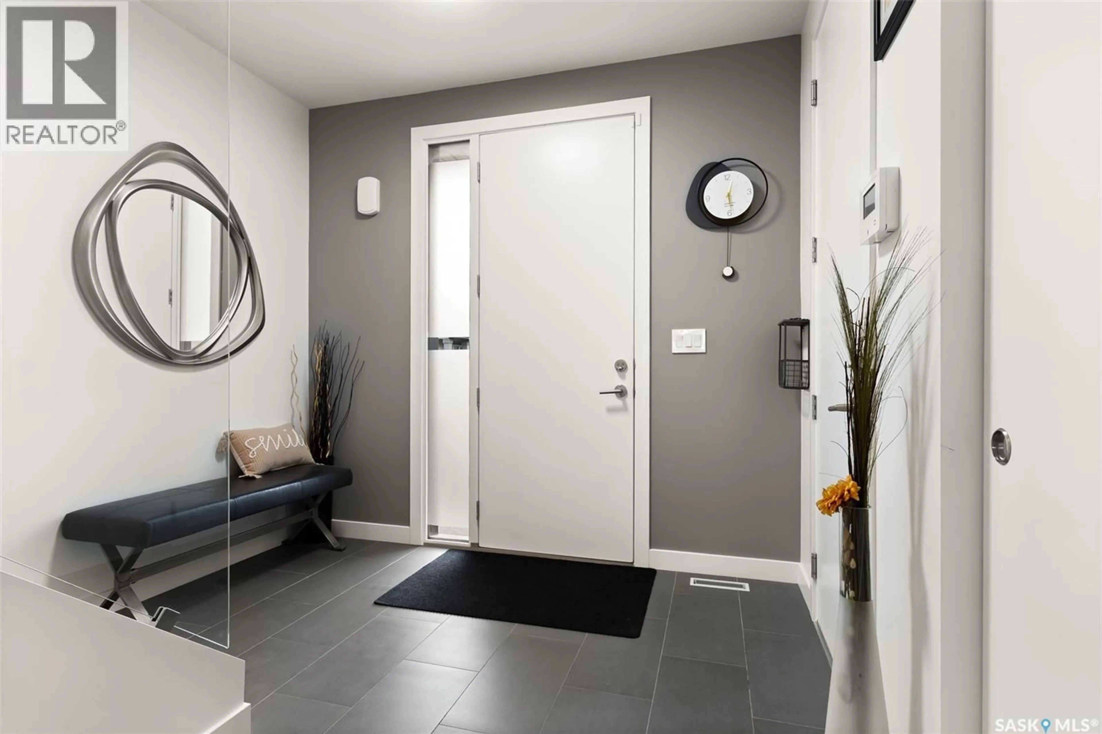 Indoor entryway for 4313 WAKELING STREET, Regina Saskatchewan S4W0L7