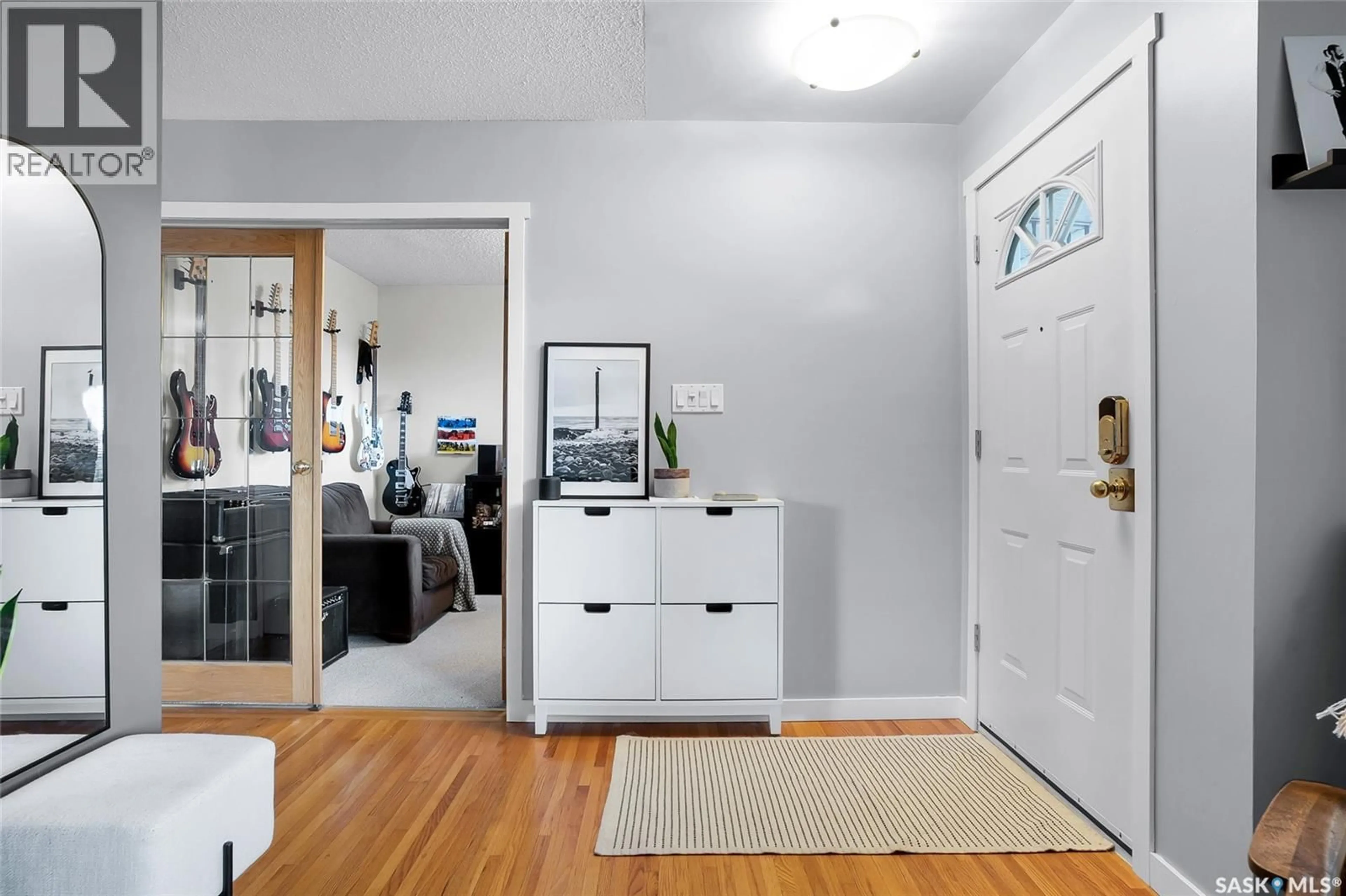 Indoor entryway for 929 TROTTER CRESCENT, Saskatoon Saskatchewan S7L3P9