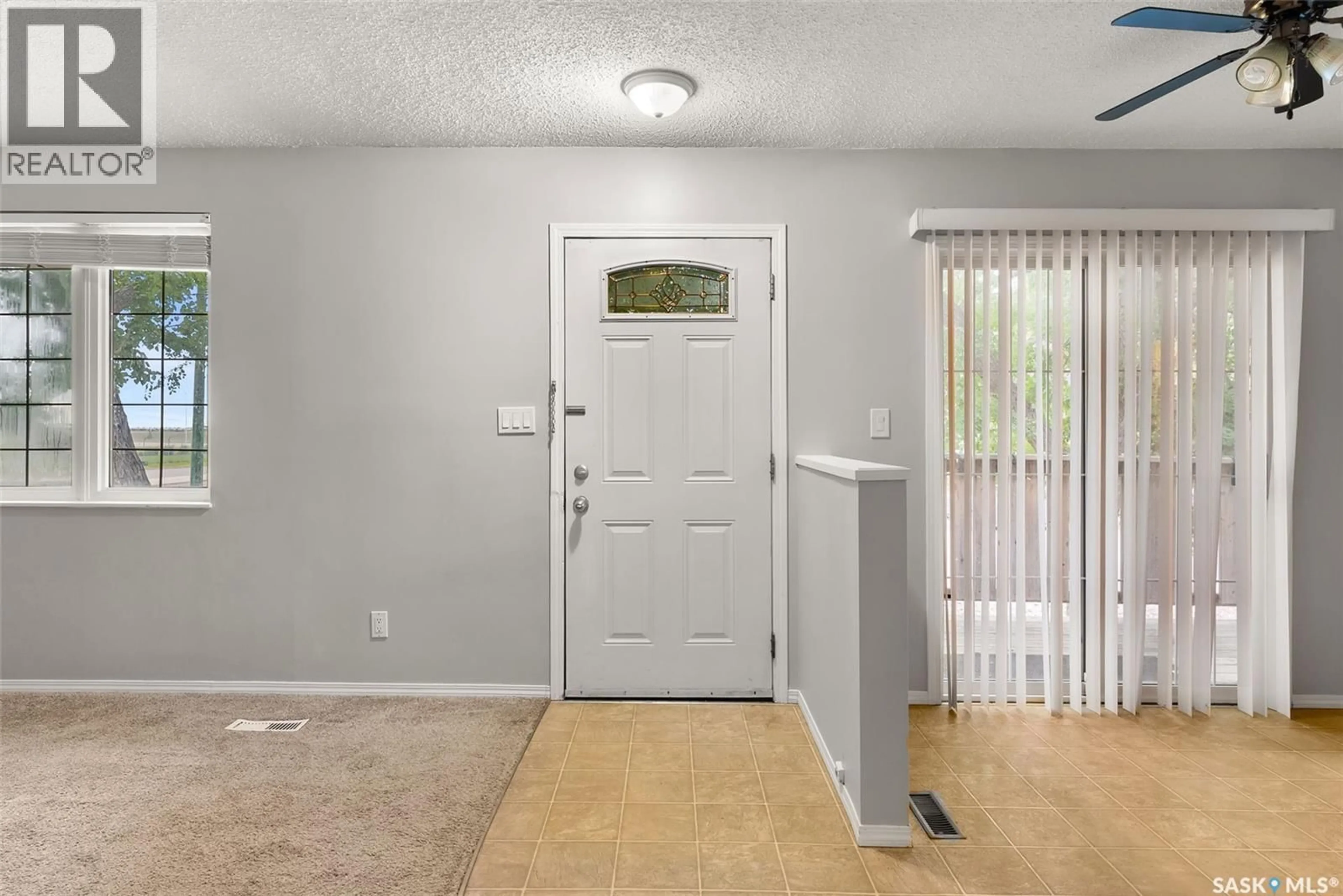Indoor entryway for 6238 DEWDNEY AVENUE, Regina Saskatchewan S4T1E2