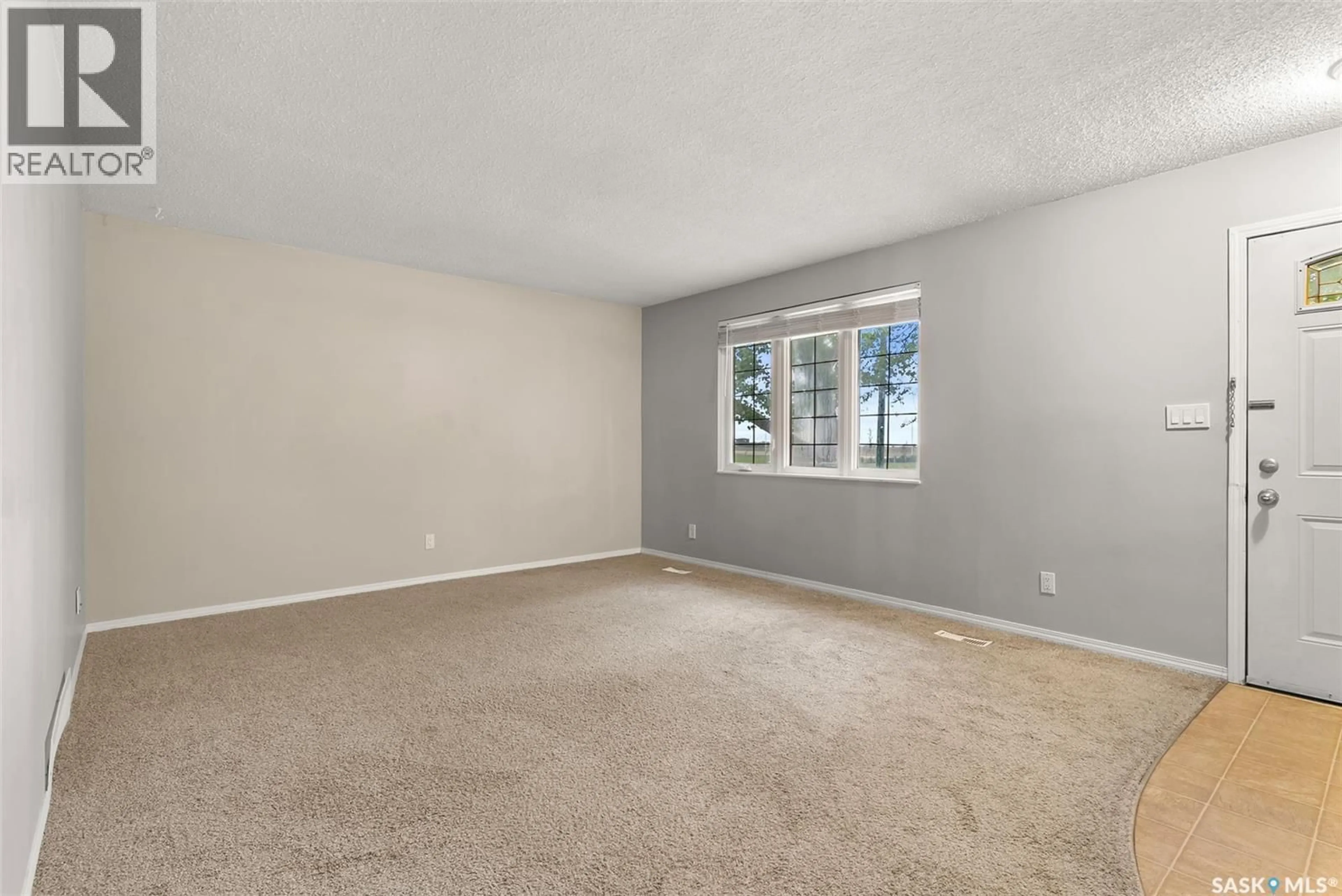 A pic of a room for 6238 DEWDNEY AVENUE, Regina Saskatchewan S4T1E2