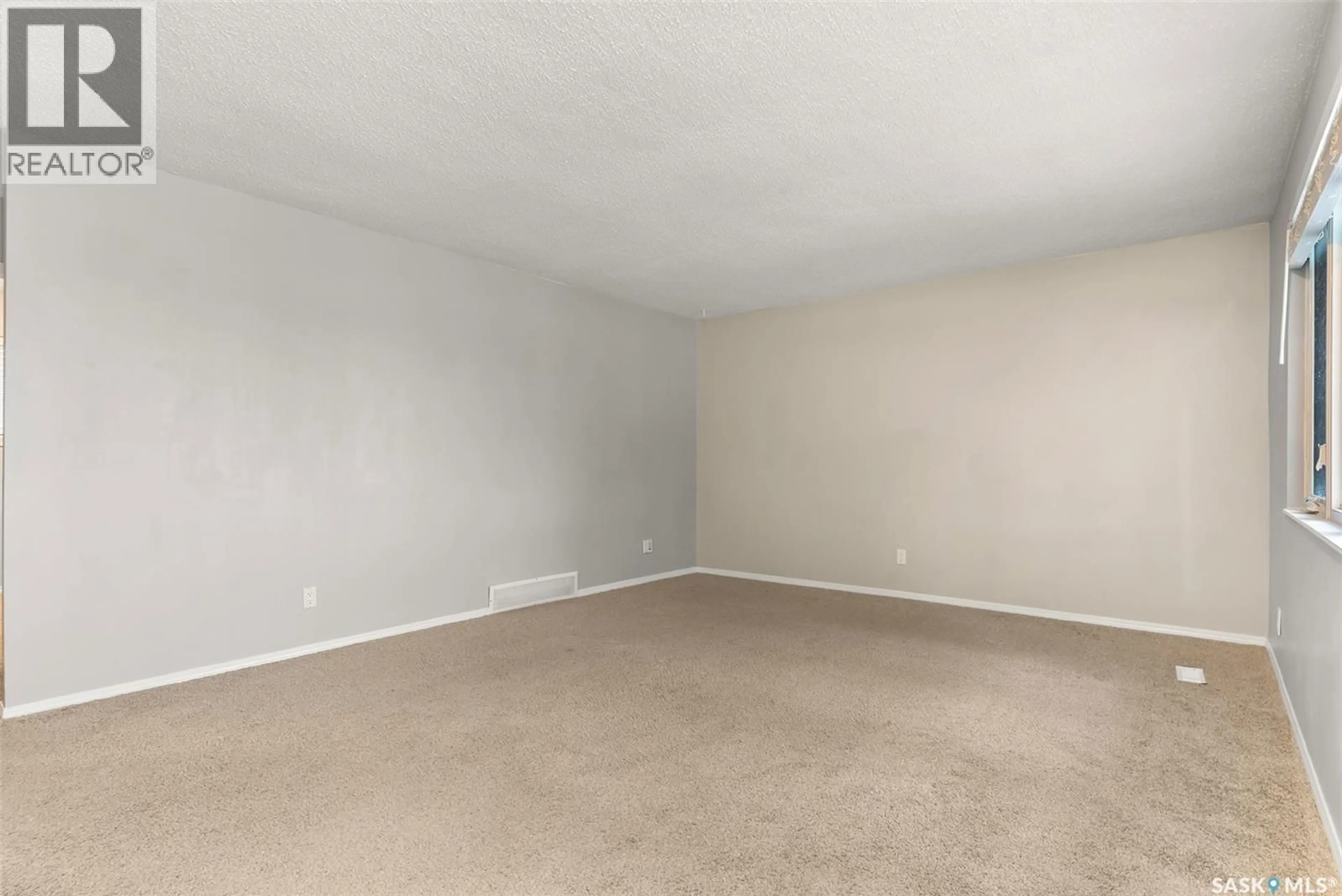 A pic of a room for 6238 DEWDNEY AVENUE, Regina Saskatchewan S4T1E2