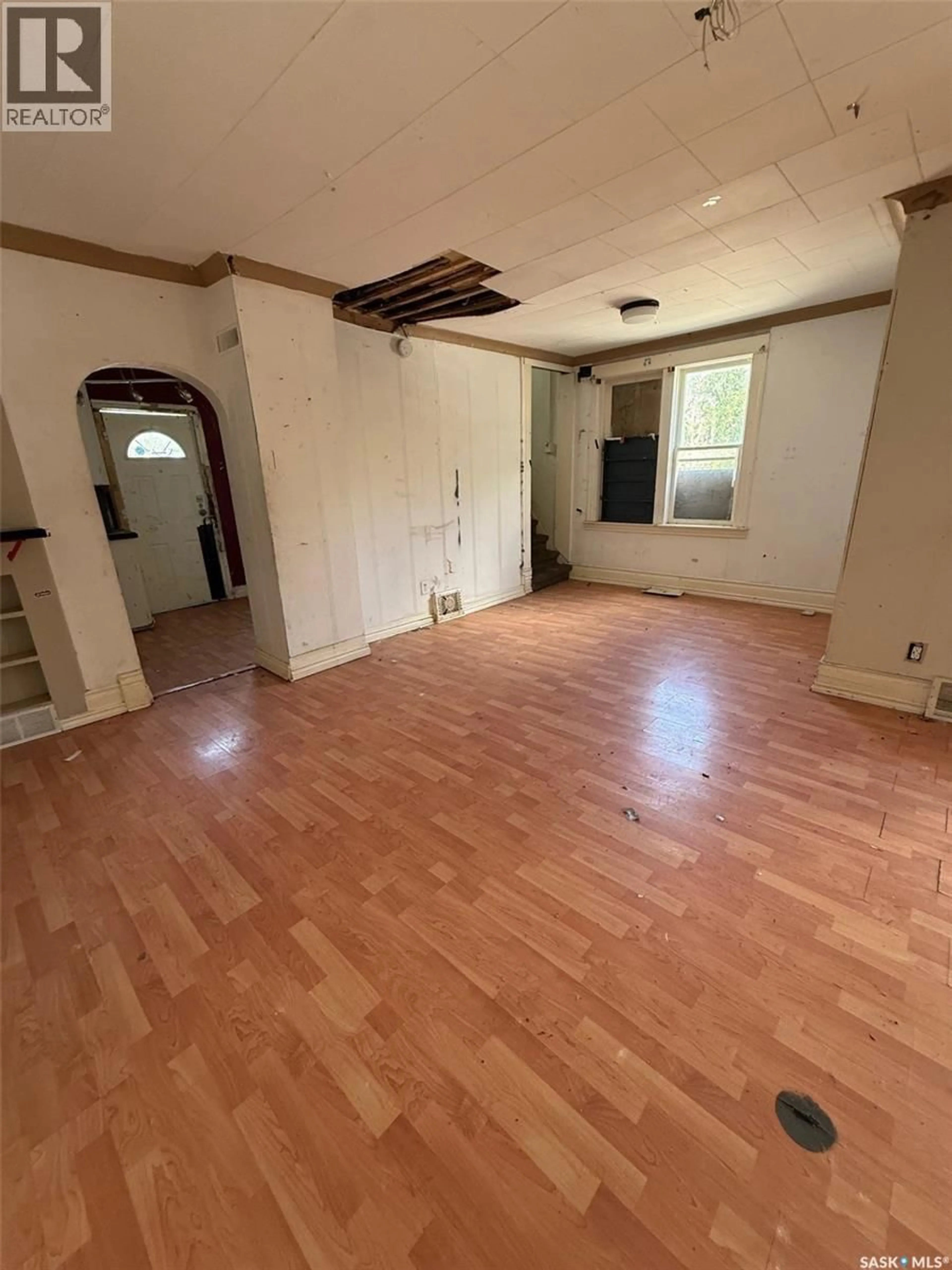 A pic of a room for 1524 VICTORIA AVENUE, Regina Saskatchewan S4P0P5