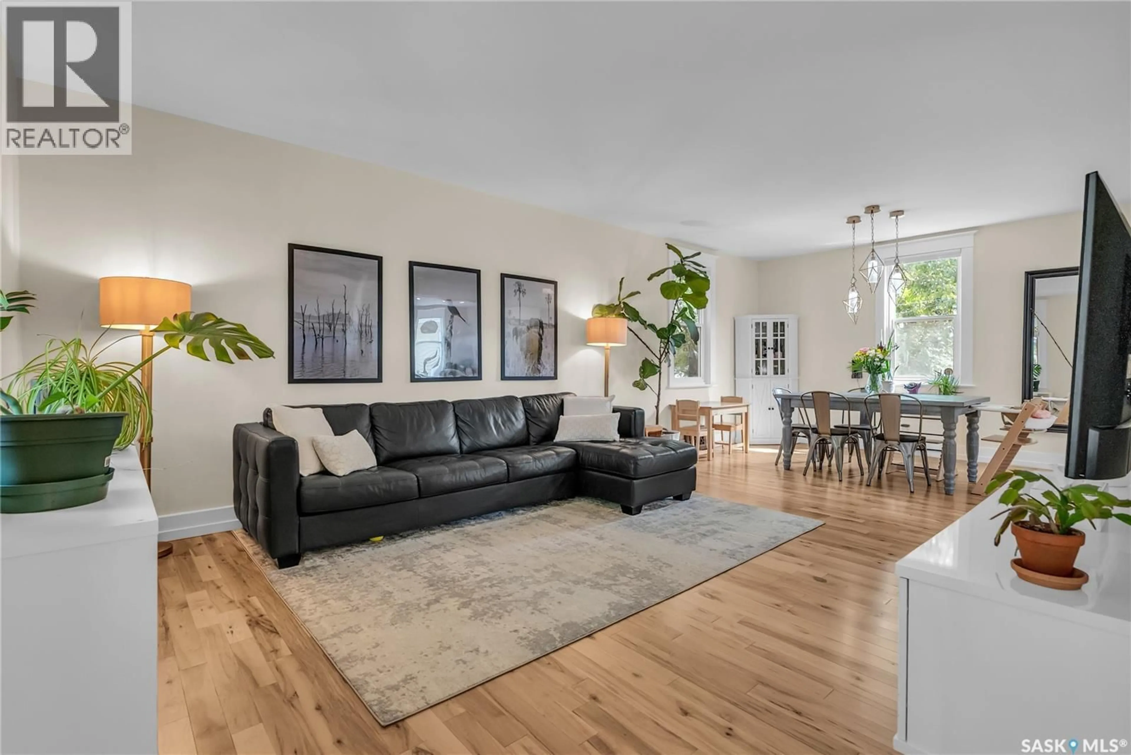 Living room with furniture, unknown for 808 7TH AVENUE, Saskatoon Saskatchewan S7K2V6
