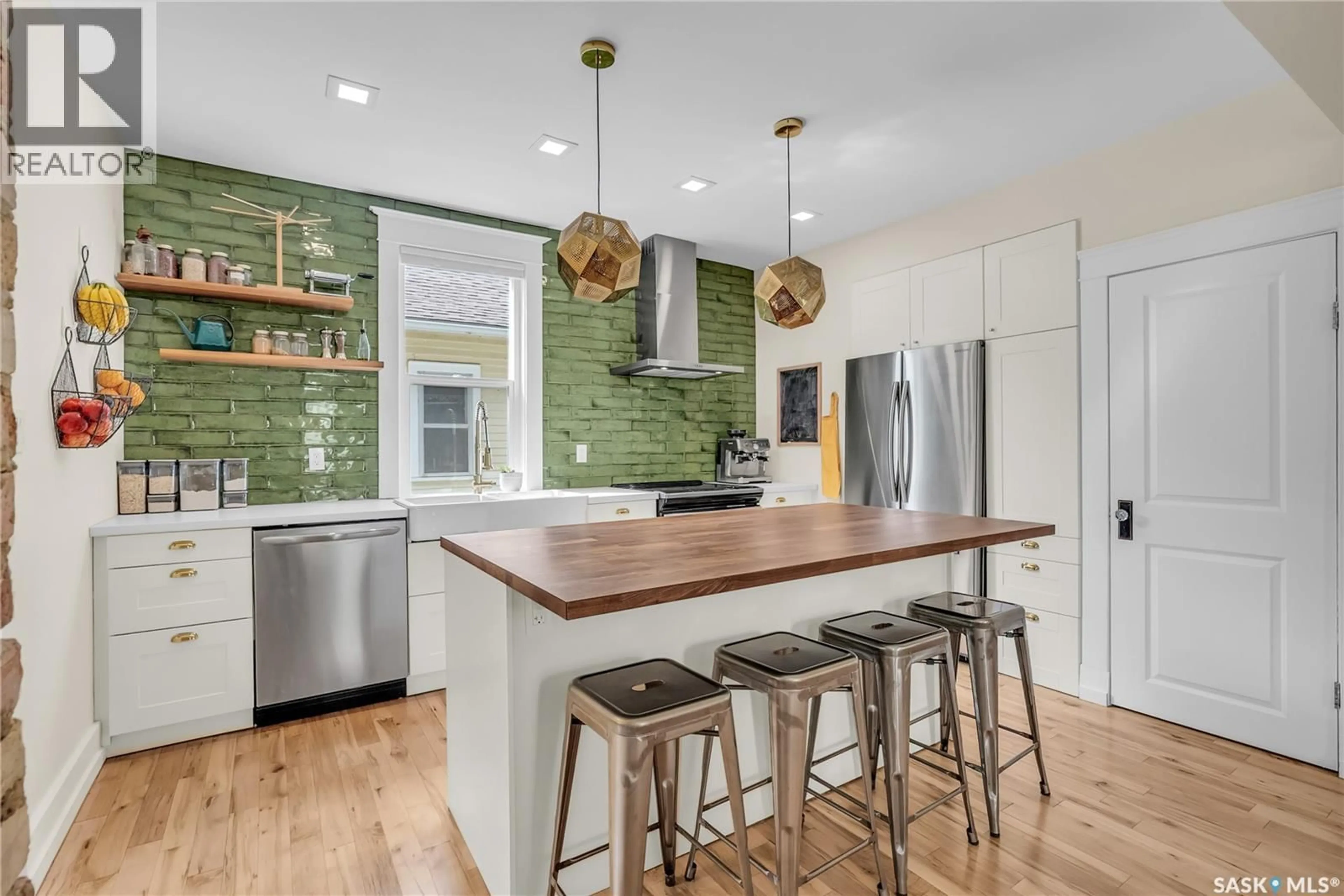 Contemporary kitchen, ceramic/tile floor for 808 7TH AVENUE, Saskatoon Saskatchewan S7K2V6