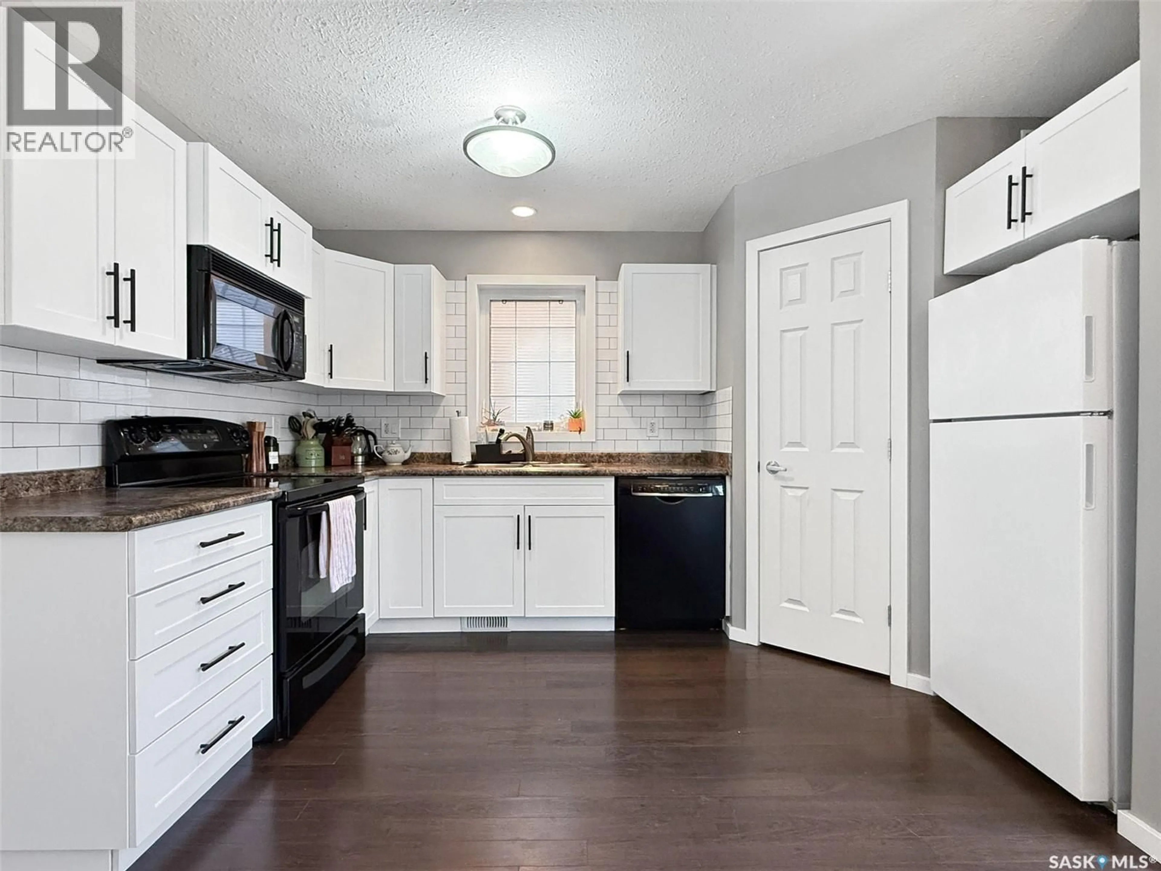 Standard kitchen, unknown for 503 - 141 COLONEL OTTER DRIVE, Swift Current Saskatchewan S9H2K4