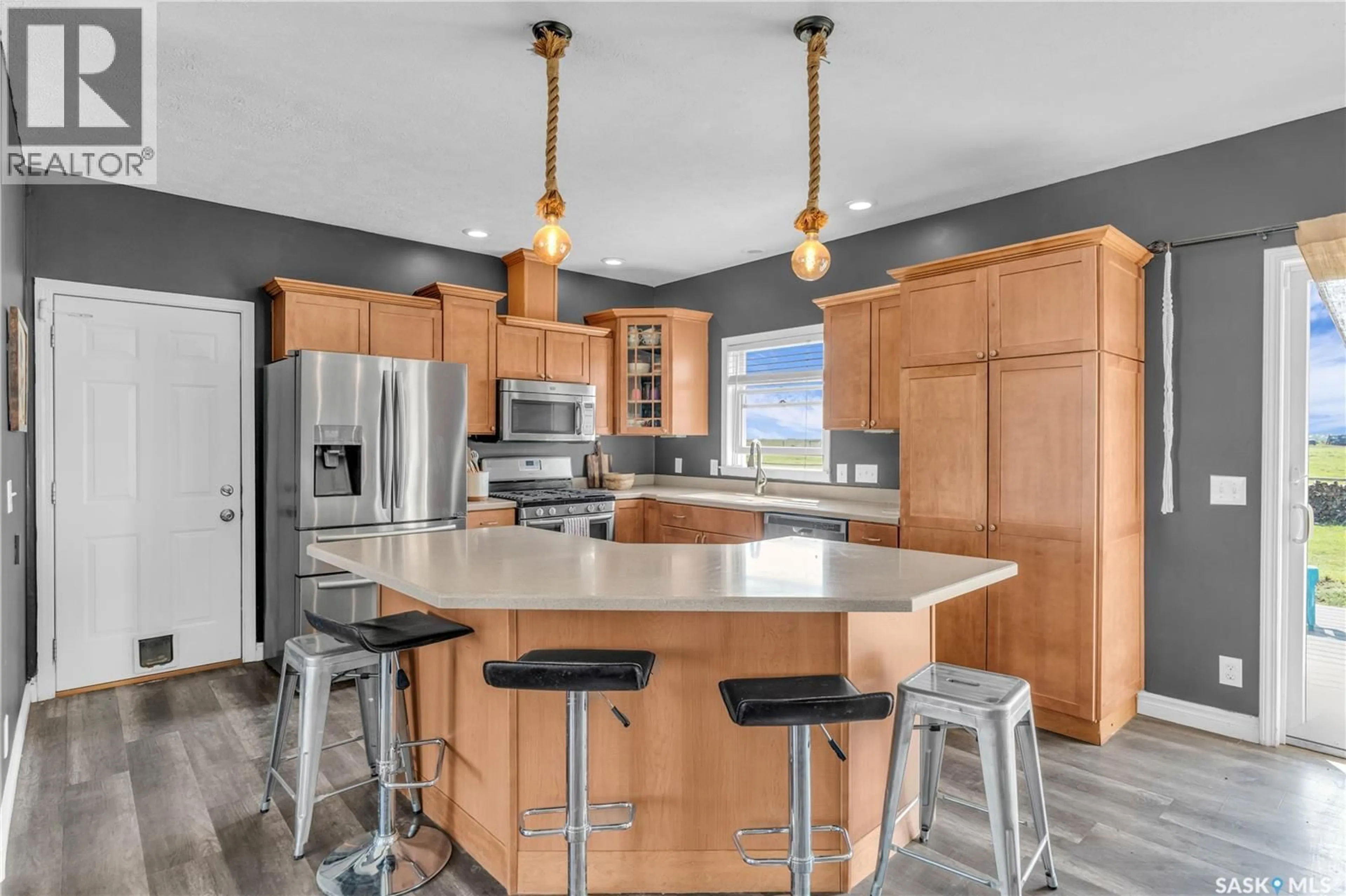 Open concept kitchen, unknown for 8 EROS BAY, Lumsden Saskatchewan S0G3C0