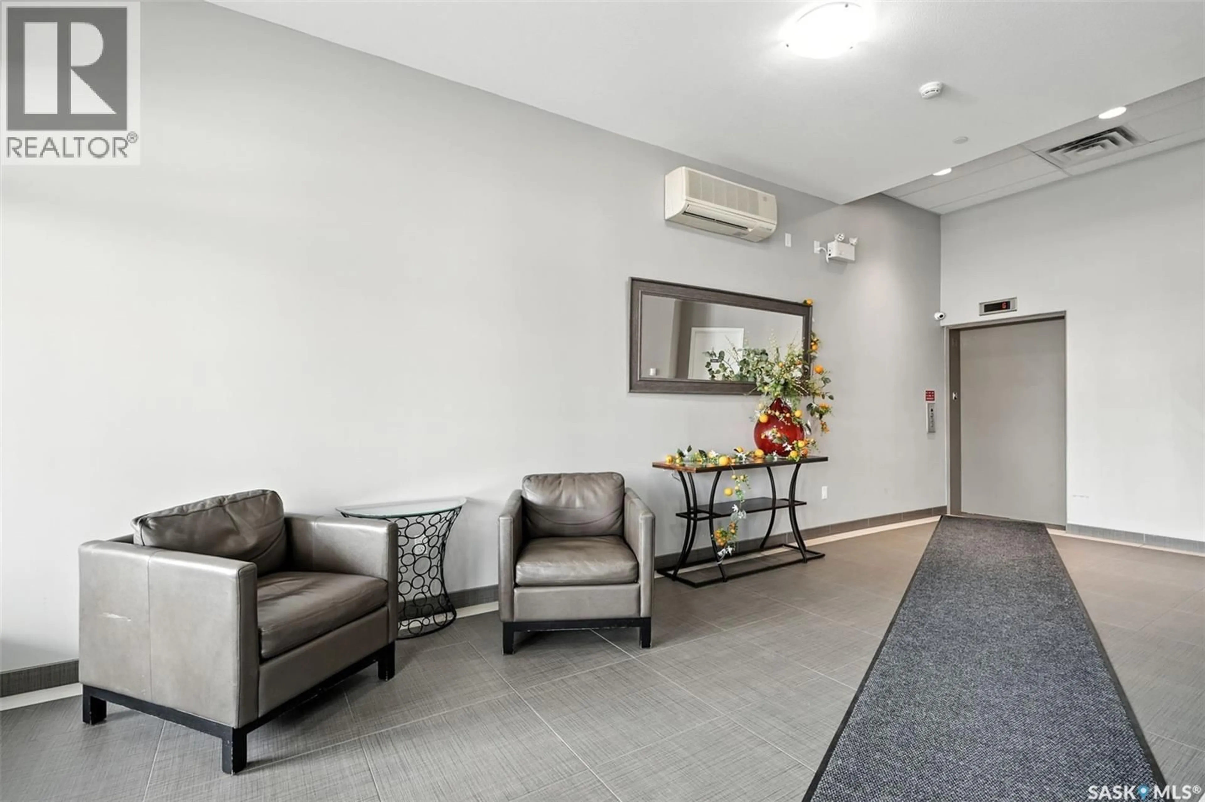 Indoor foyer for 227 - 307 PINEHOUSE DRIVE, Saskatoon Saskatchewan S7K6N9