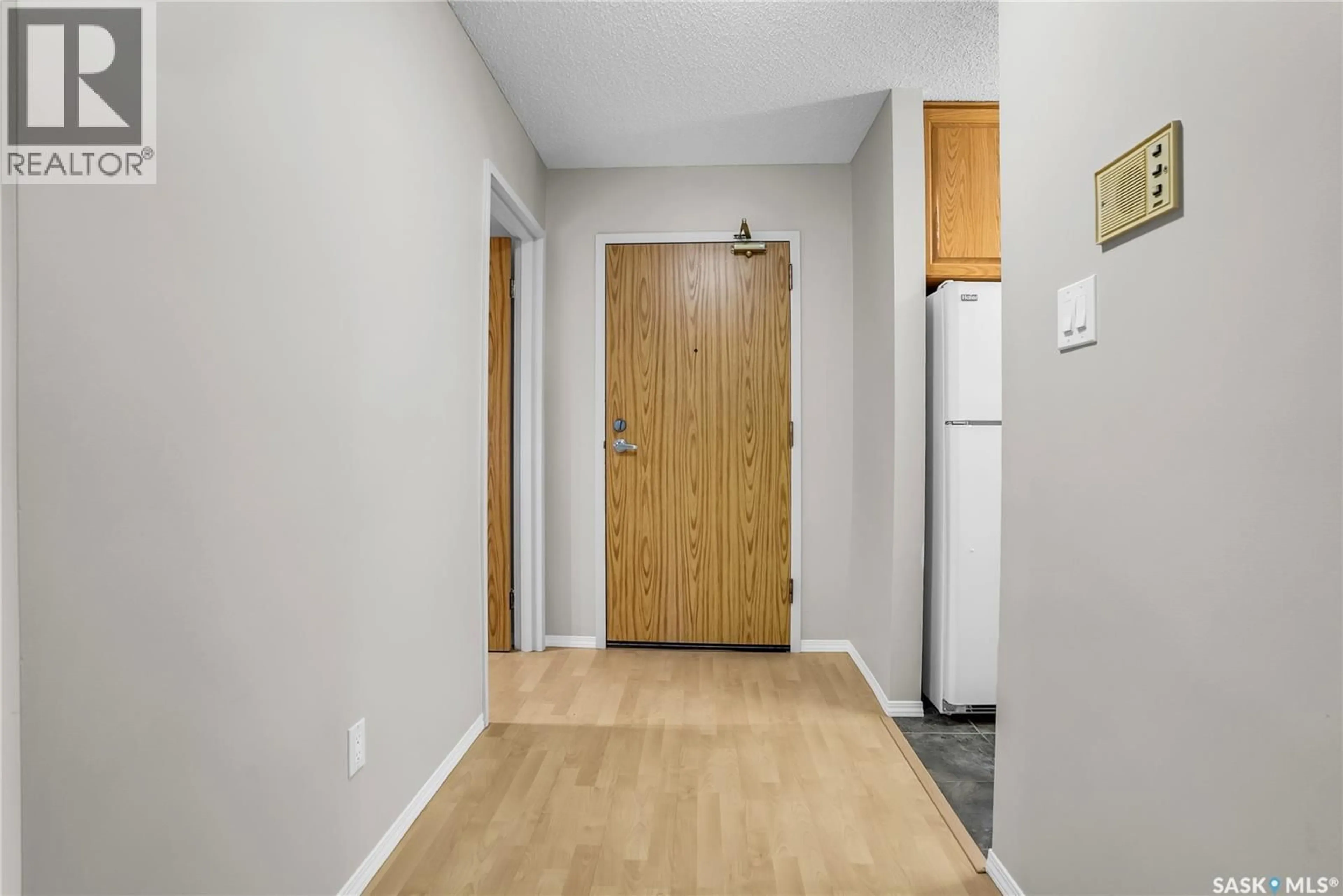 Indoor entryway for 130 - 105 EDINBURGH PLACE, Saskatoon Saskatchewan S7J5J7