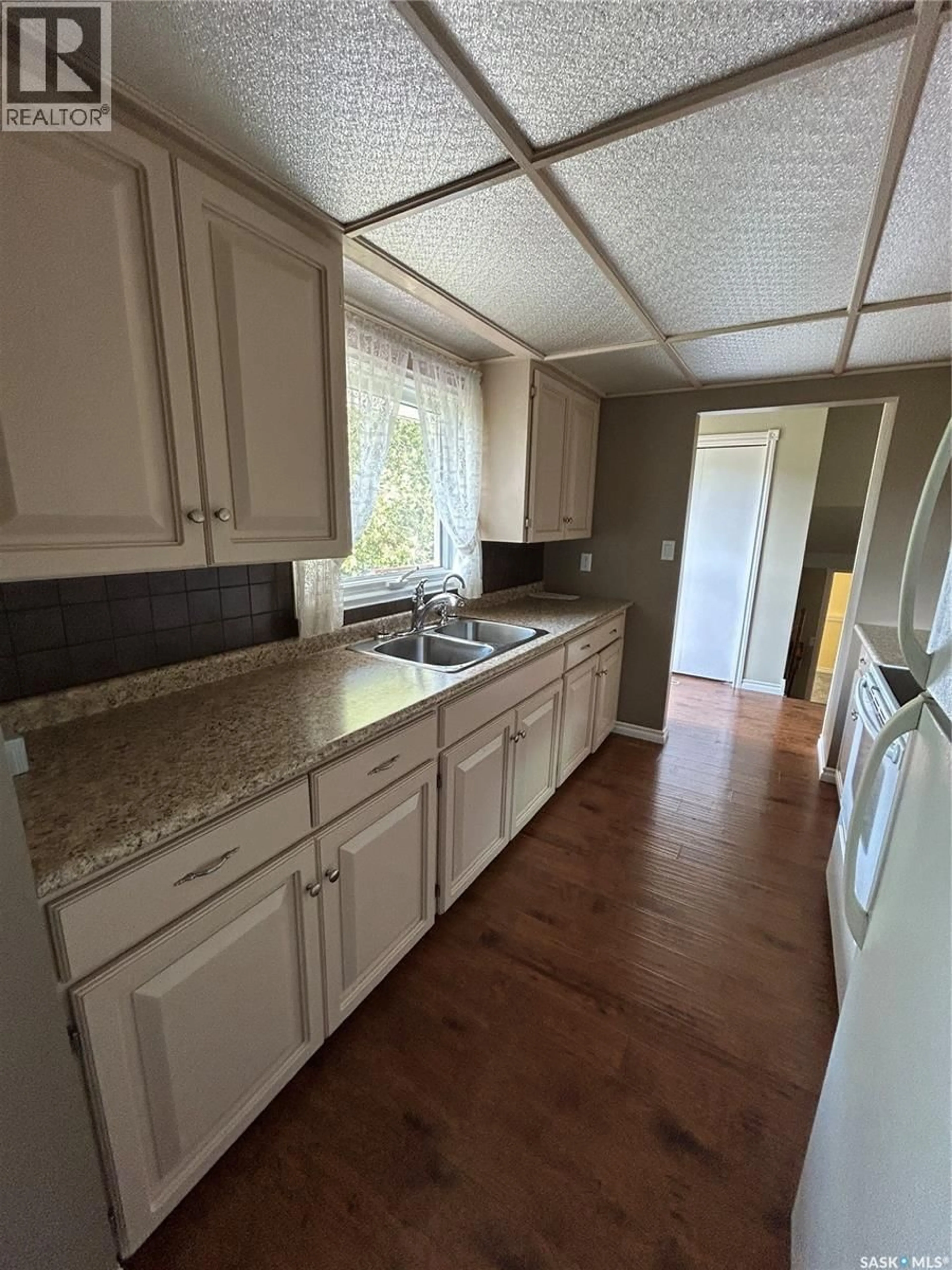 Standard kitchen, unknown for 411 1ST STREET, Kelvington Saskatchewan S0A1W0