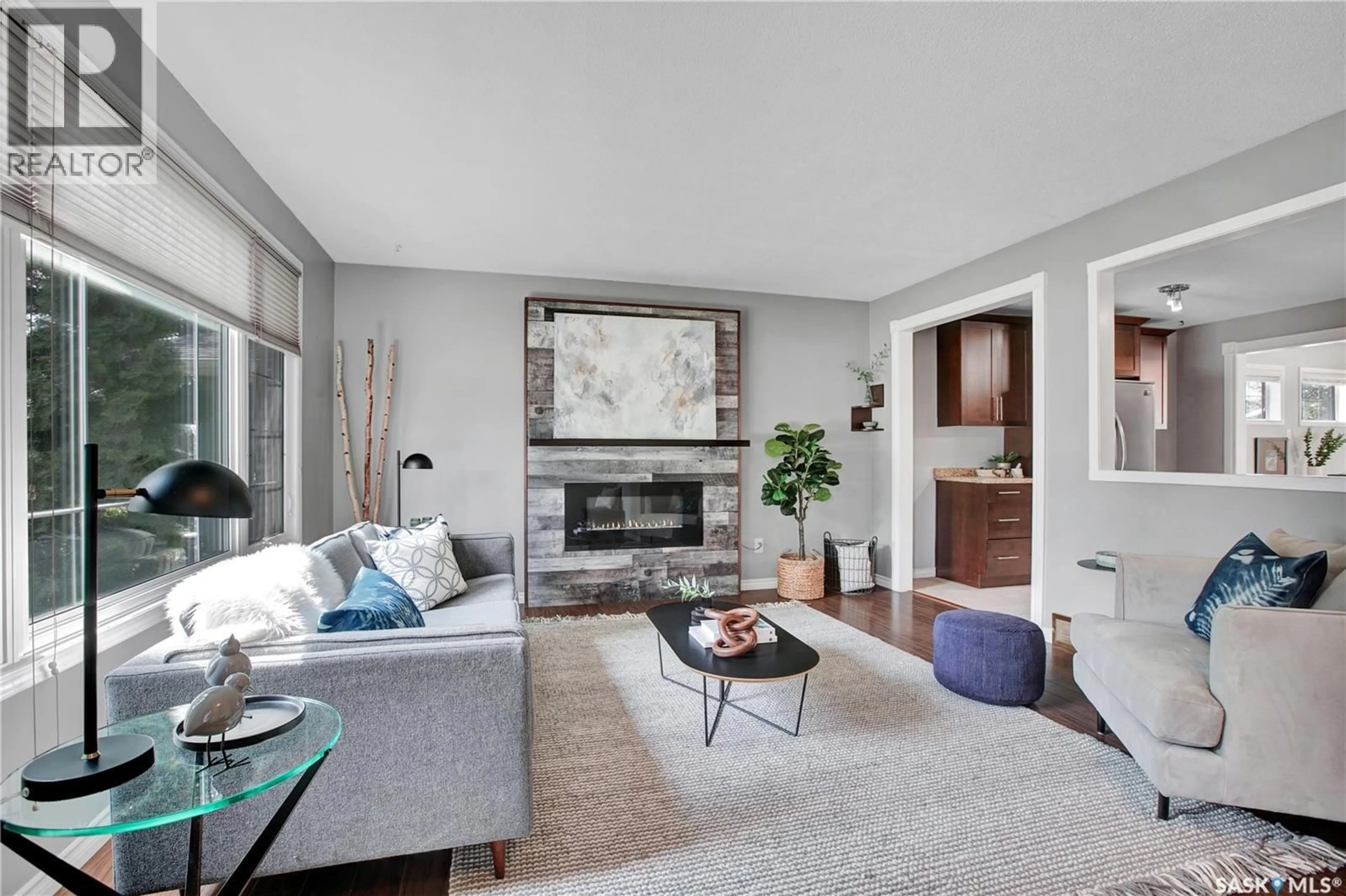 Living room with furniture, unknown for 26 COLUMBIA DRIVE, Saskatoon Saskatchewan S7K1E5